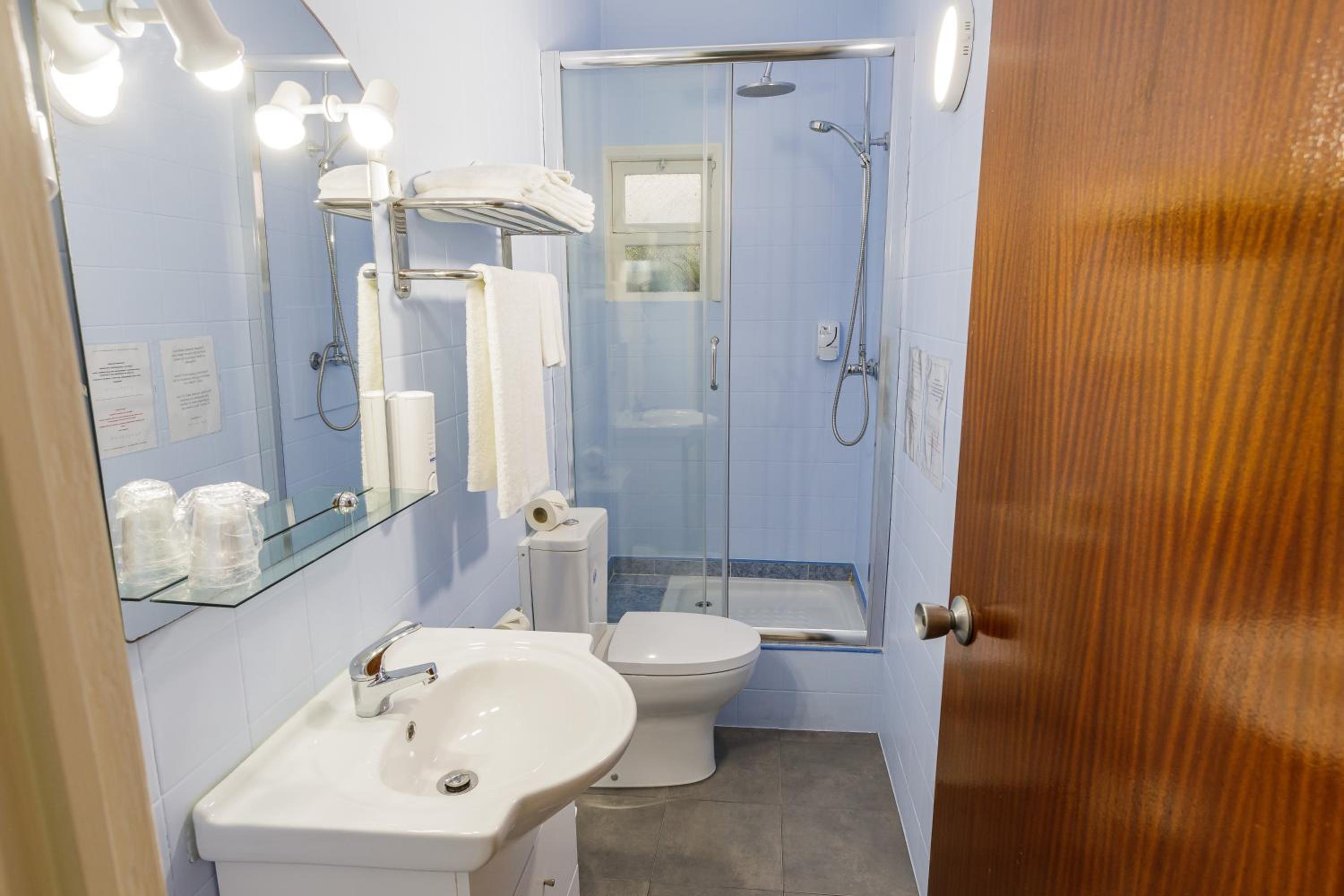Double Room with Private Bathroom photo 2