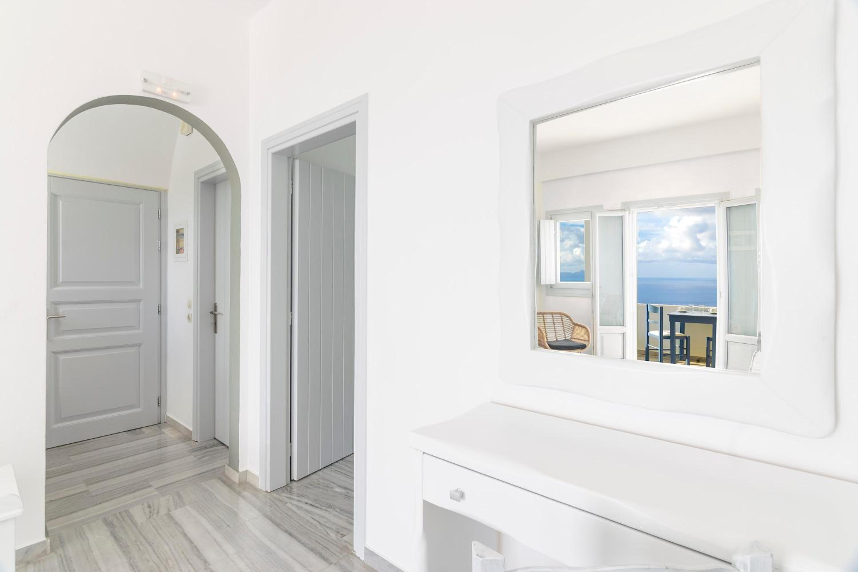 Premium Suite with Sea View - Photo 1