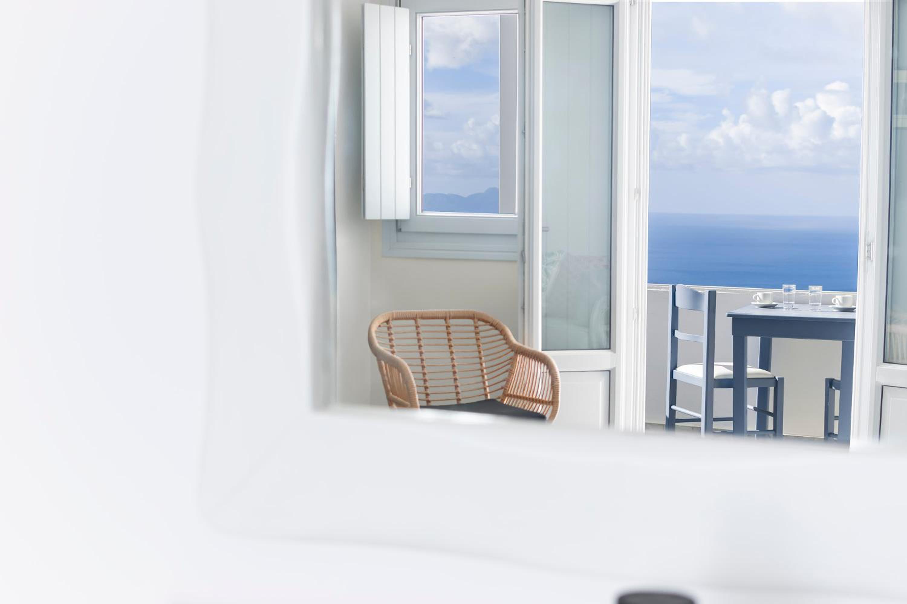 Premium Suite with Sea View - Photo 14