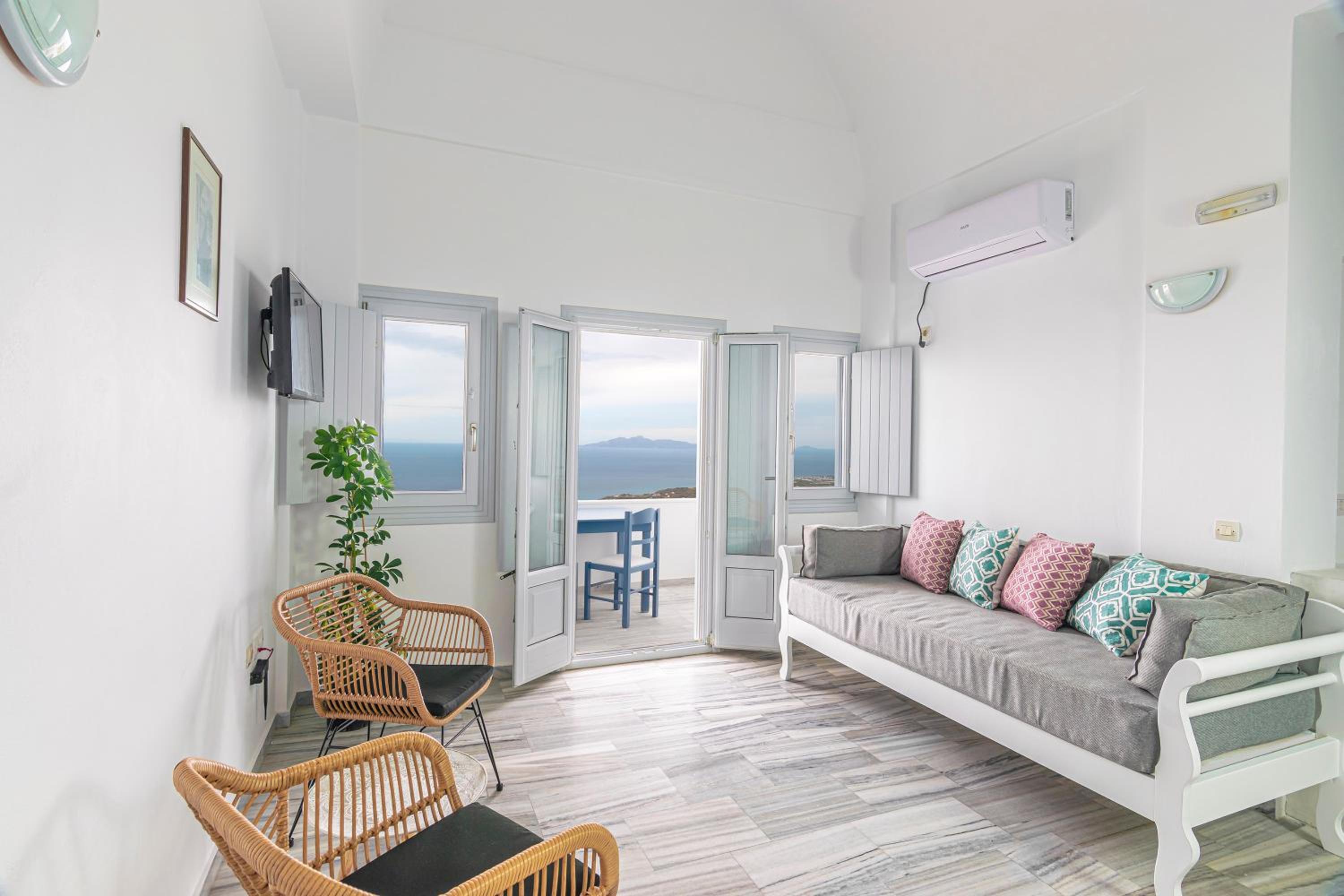 Premium Suite with Sea View - Photo 25