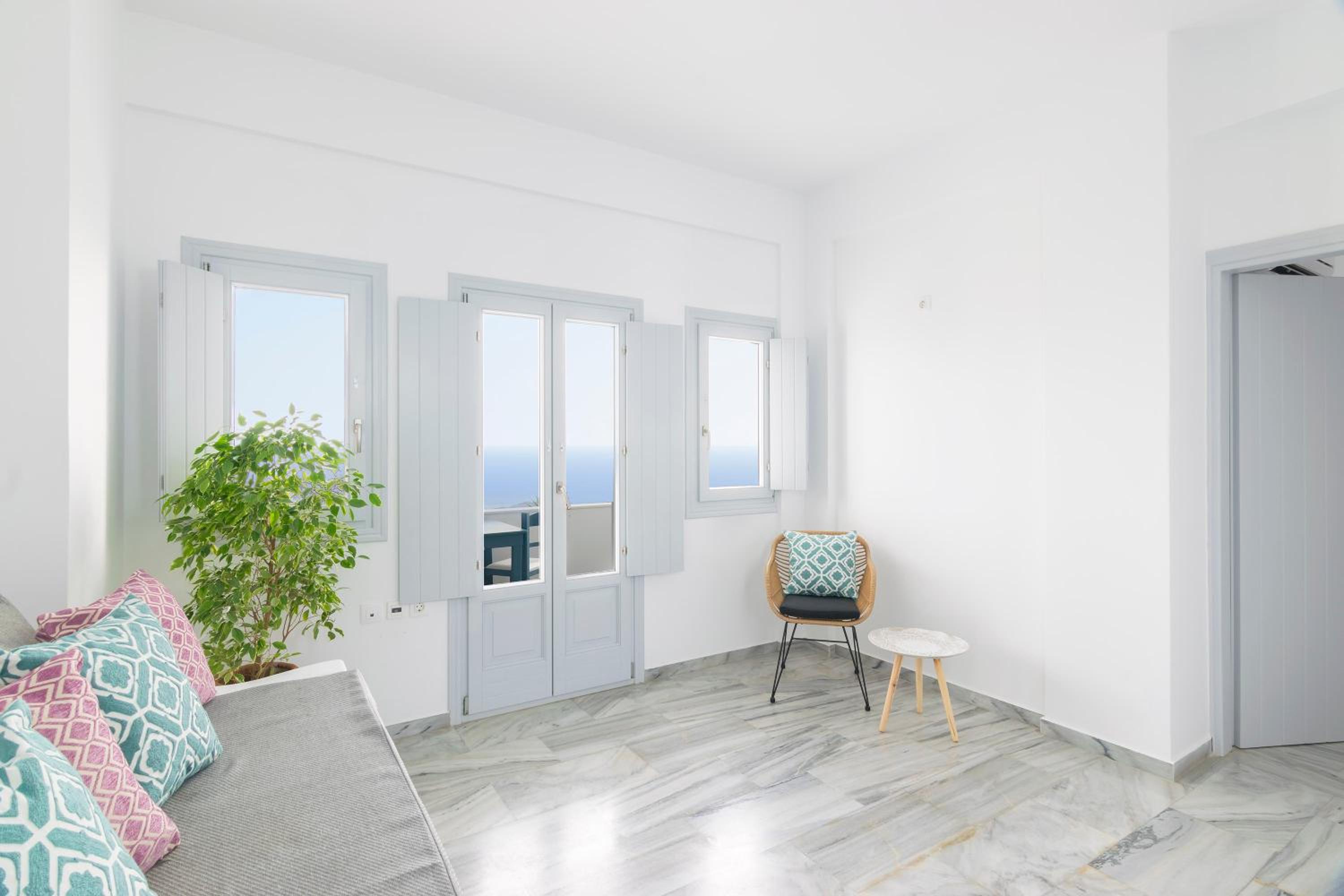 Premium Suite with Sea View - Photo 37