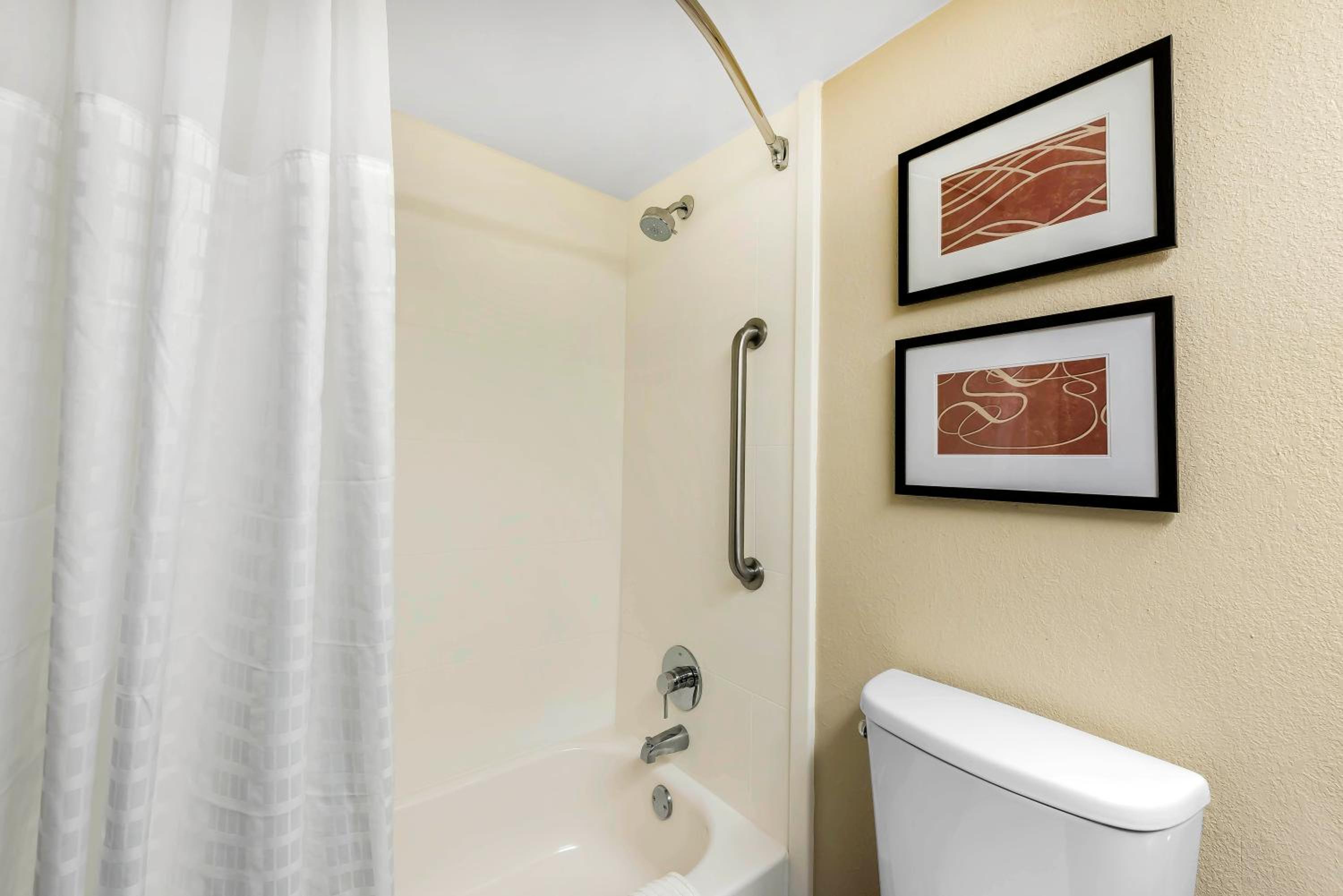 Corner King Suite - Non-Smoking - Photo 4