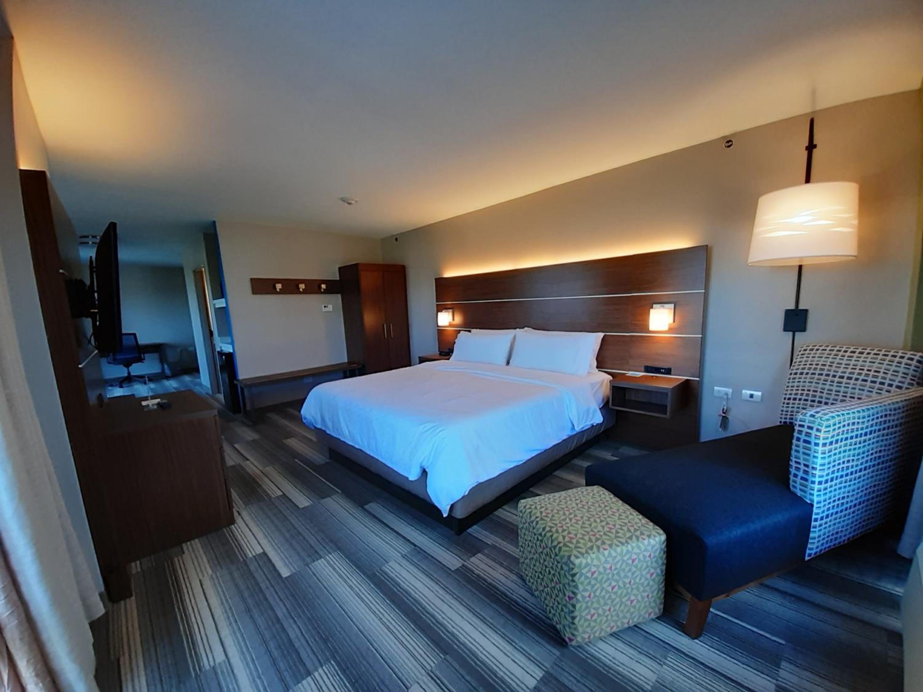 King Suite with Sofa Bed - Photo 5