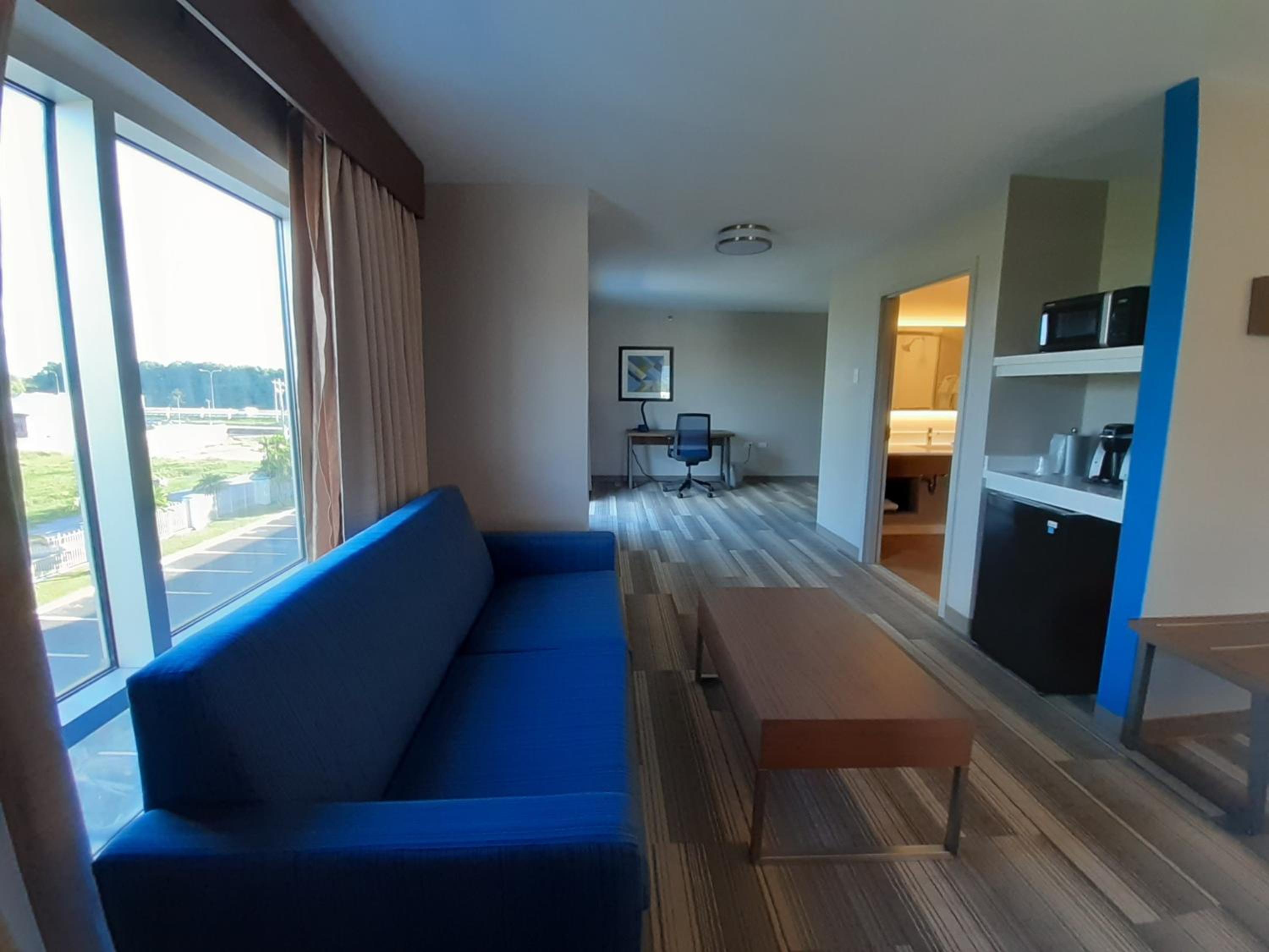 King Suite with Sofa Bed - Photo 4
