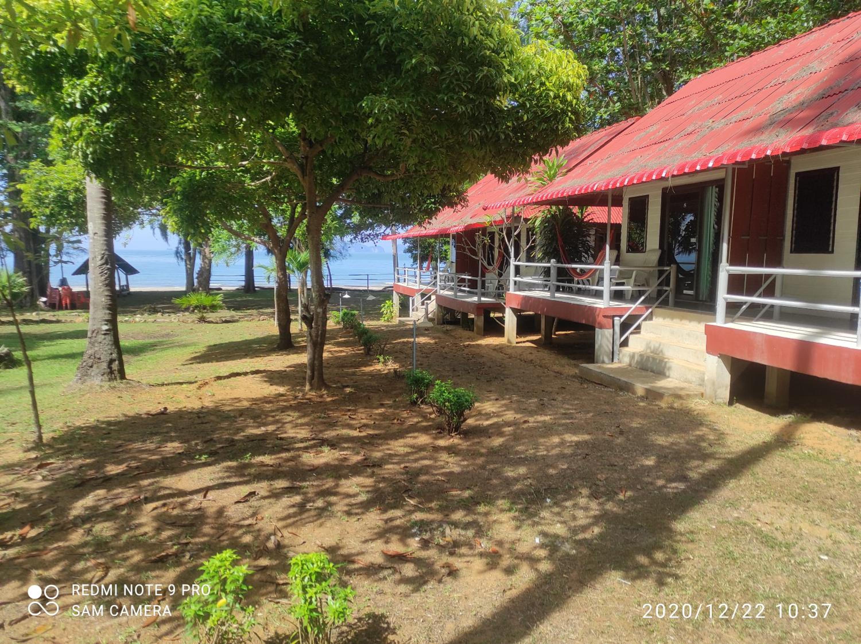 Superior Bungalow with Air-Conditioning photo 3