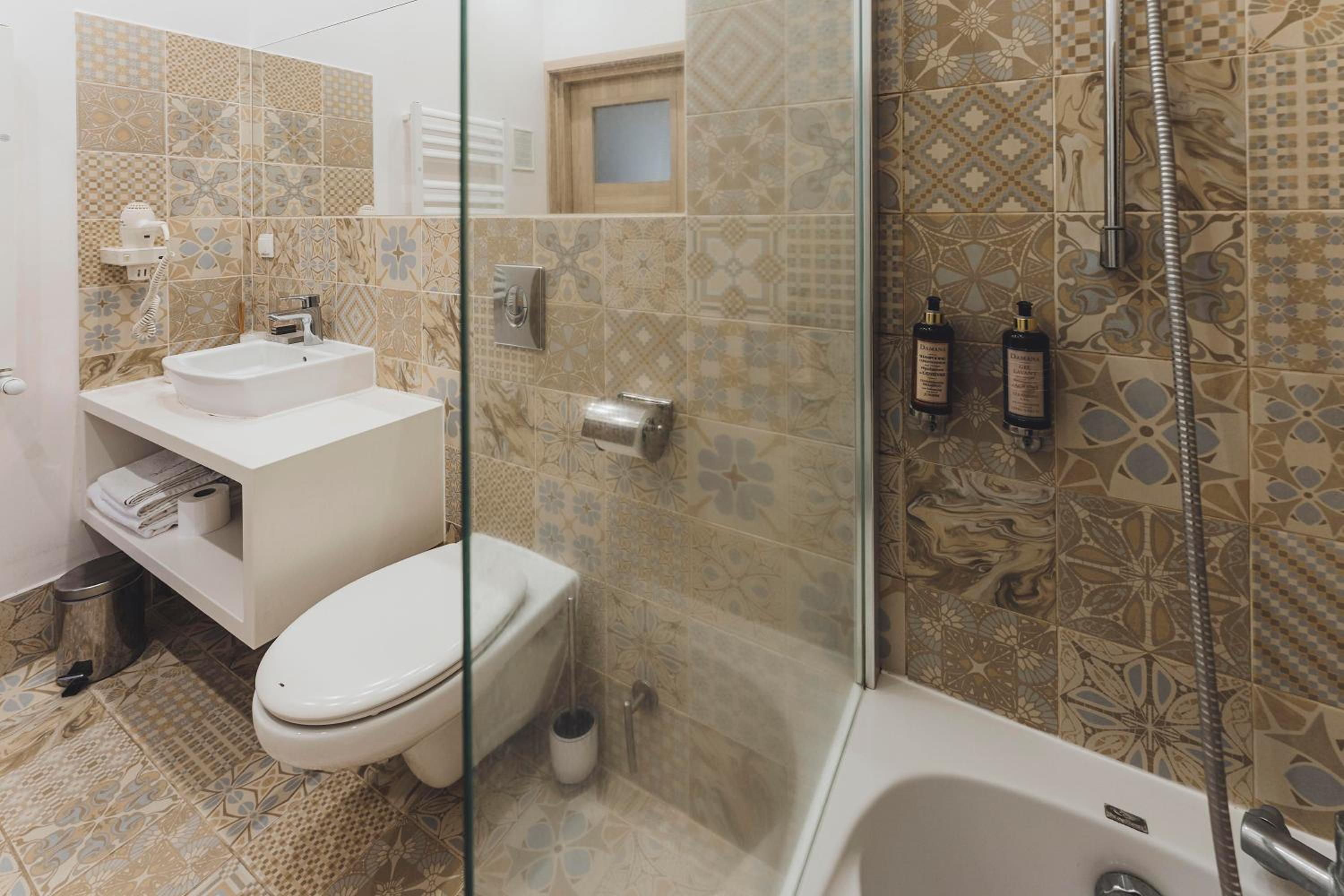 Standard Plus Double or Twin Room photo 2