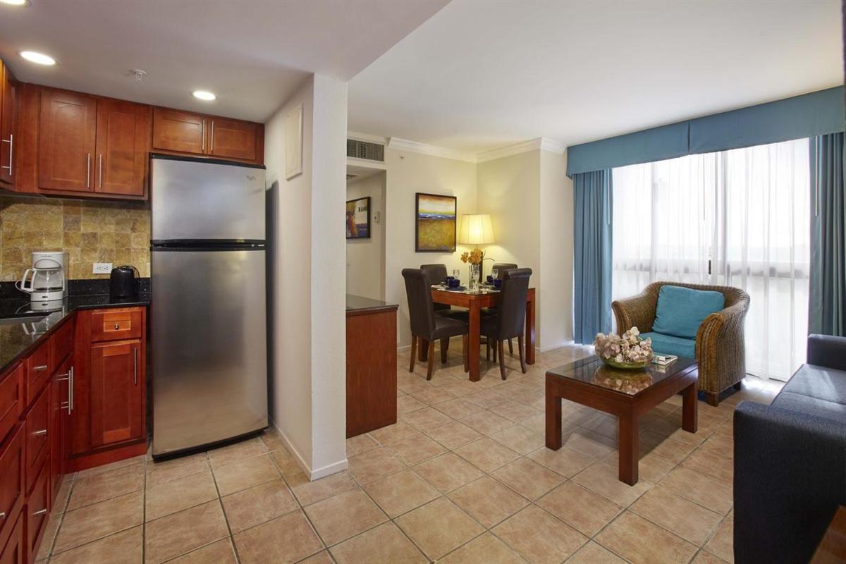 One-Bedroom Suite thumbnail 5