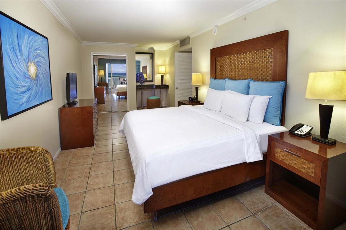 One-Bedroom Suite thumbnail 6