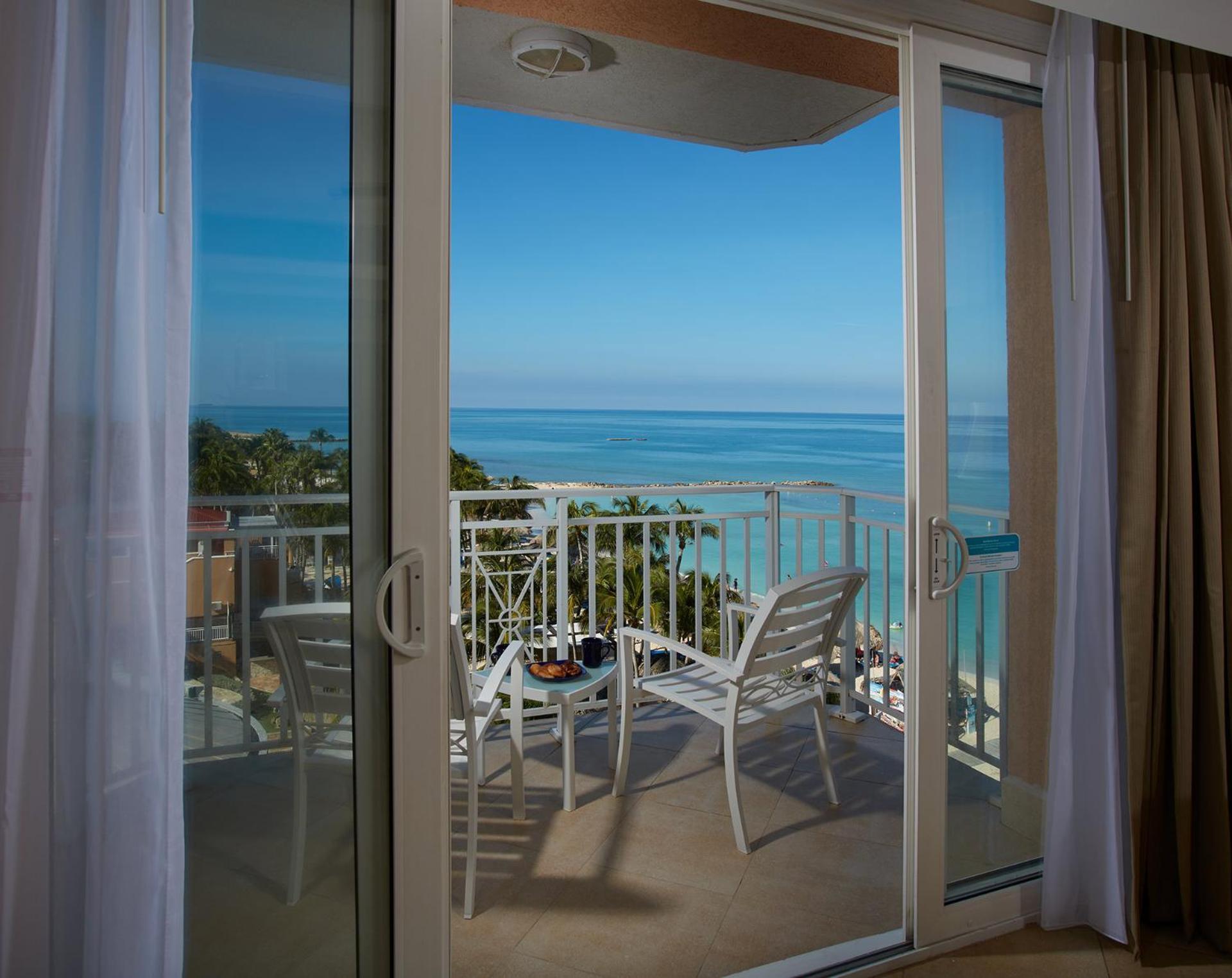 Beach Tower One-Bedroom Suite thumbnail 5