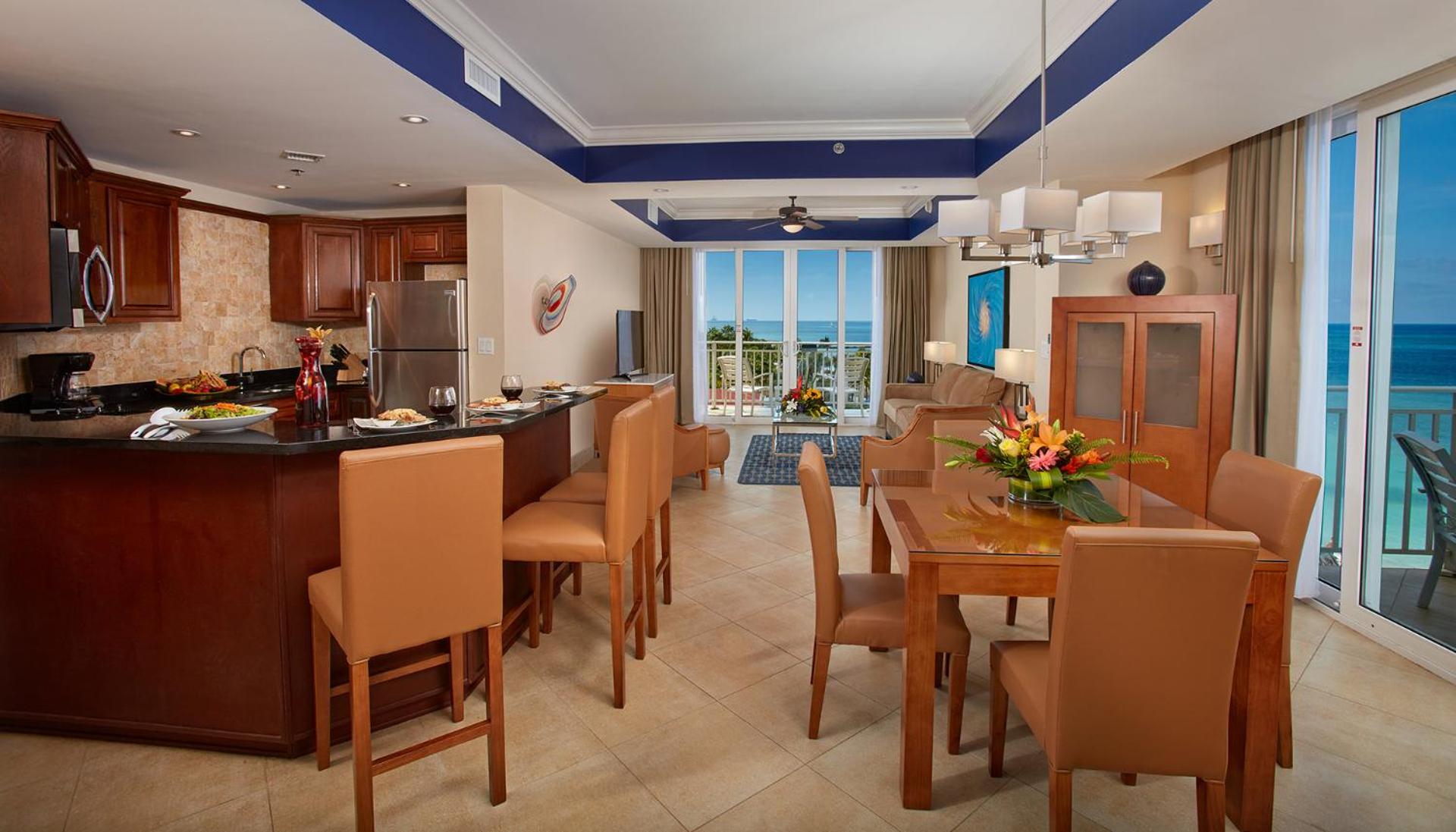 Beach Tower One-Bedroom Suite thumbnail 6