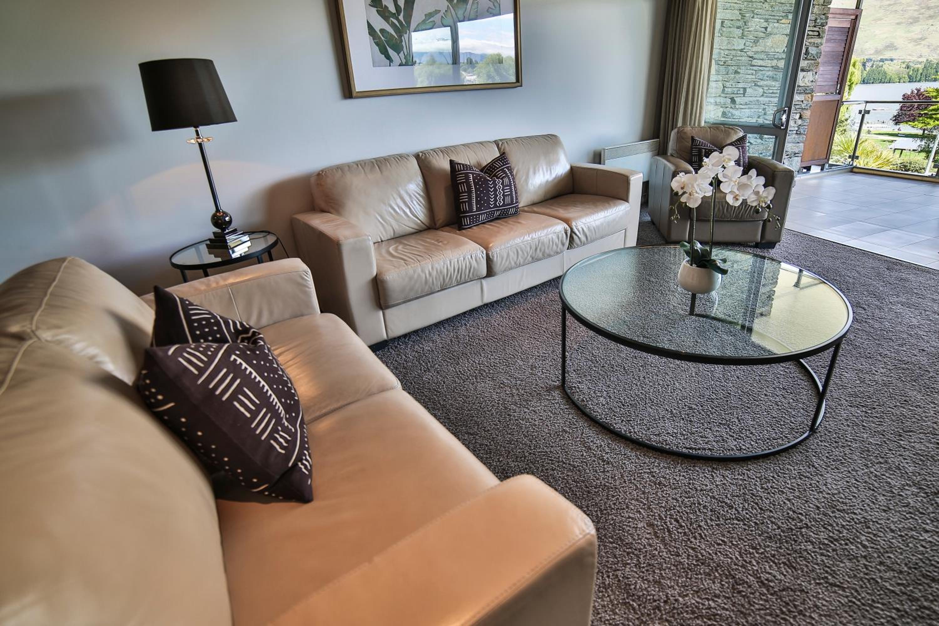 Deluxe Three-Bedroom Apartment