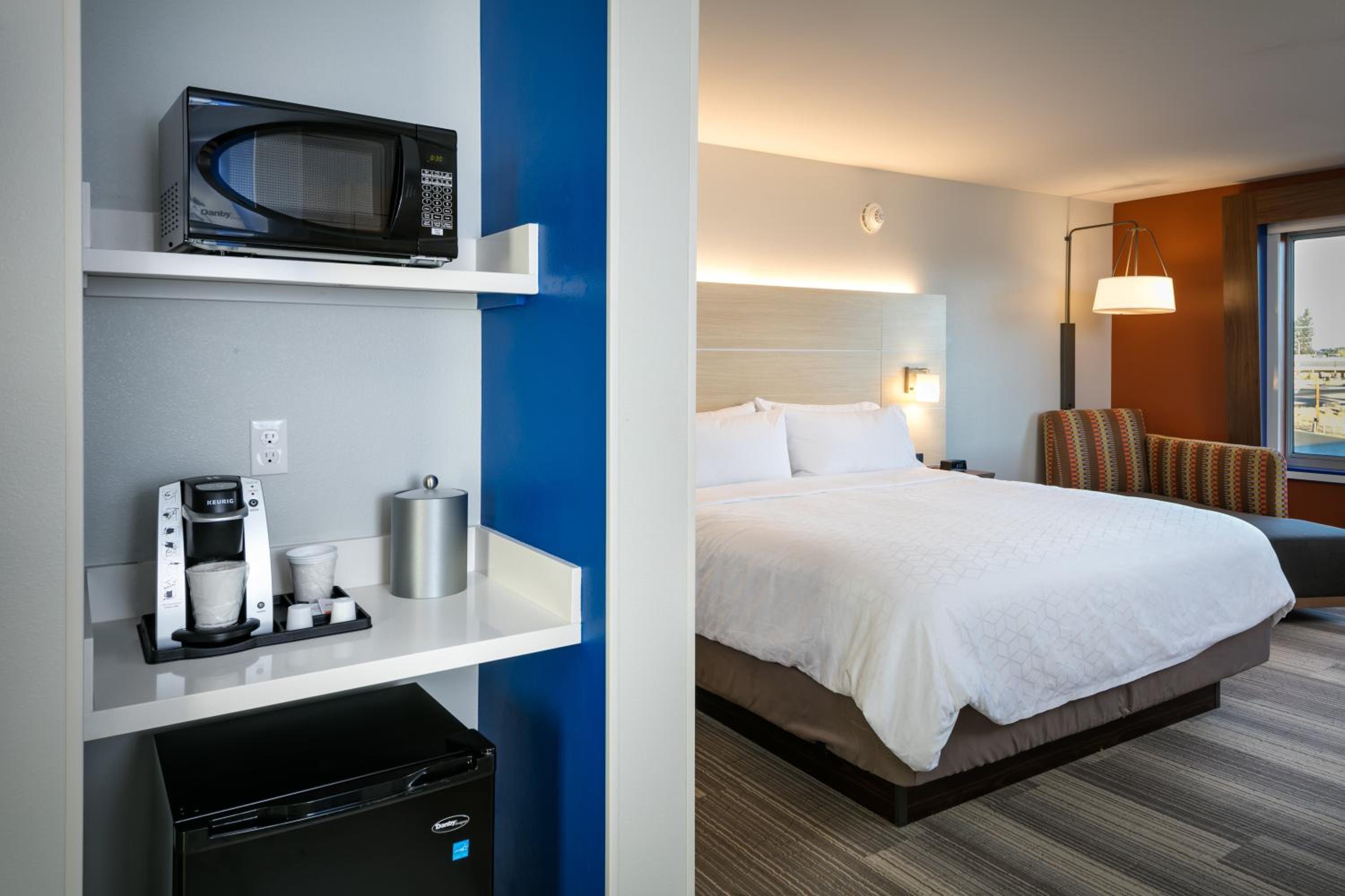 Standard King Room - Photo 3