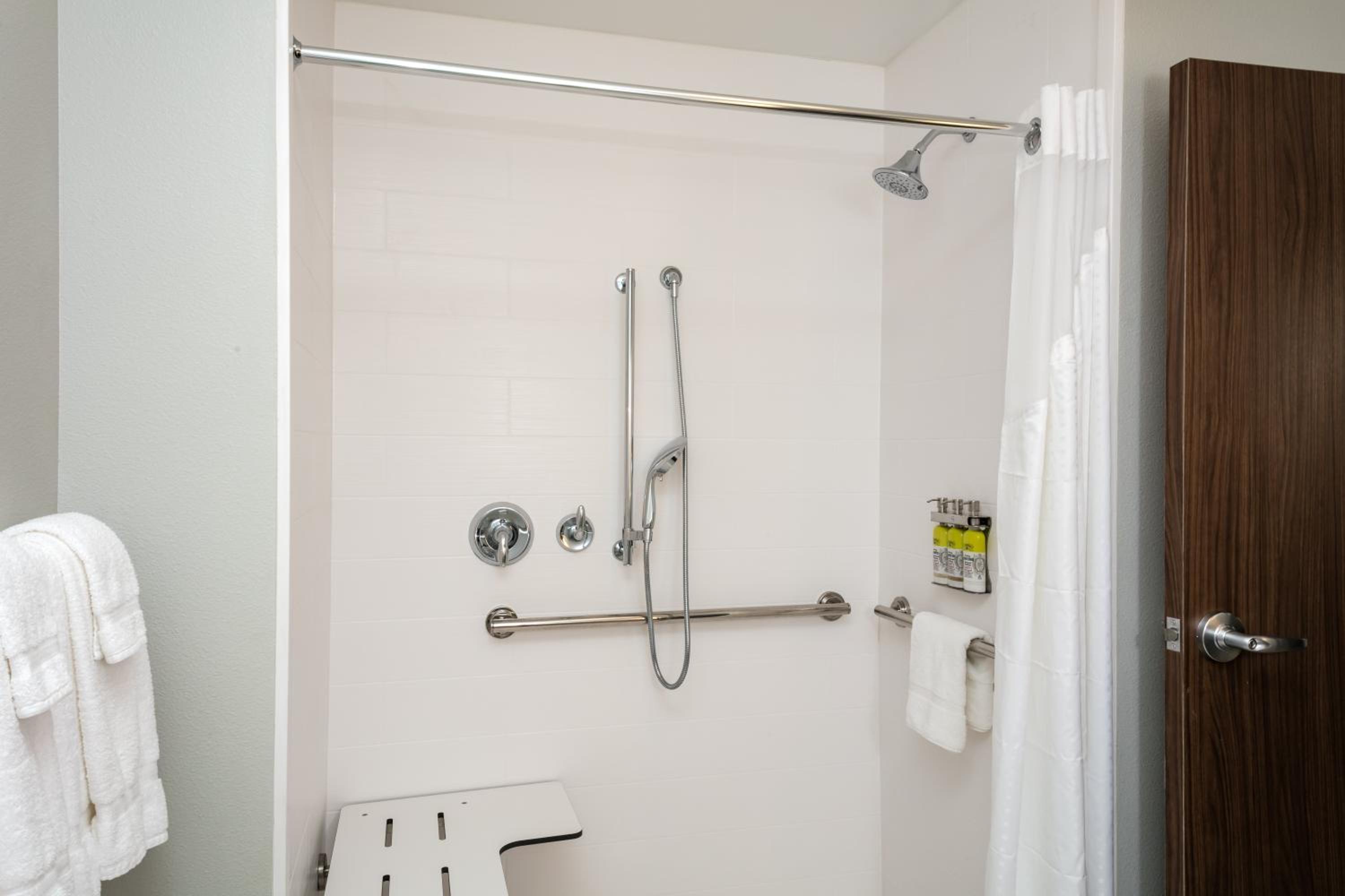 Standard King Room - Mobility/Communications Accessible - Photo 3