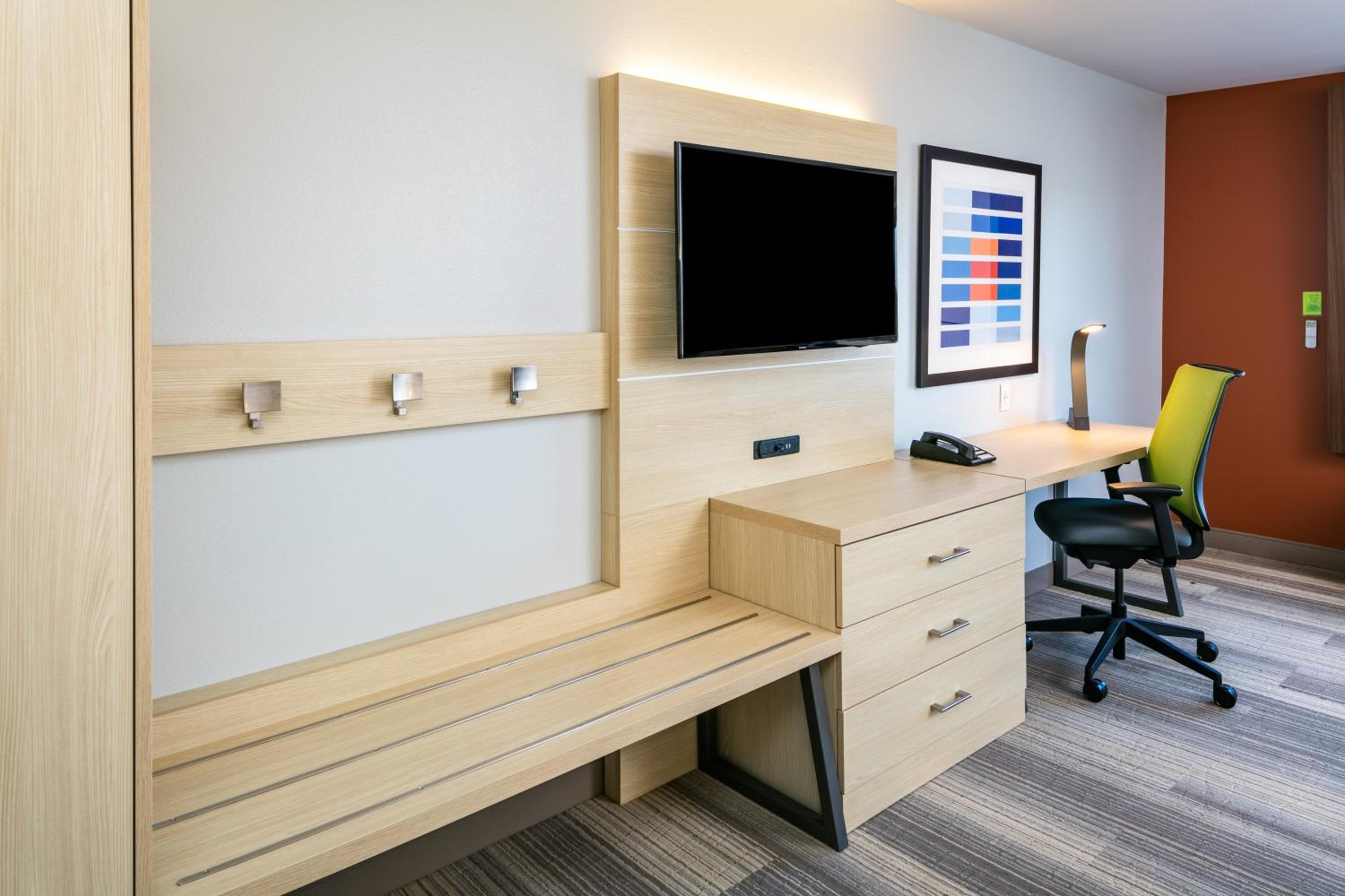 Queen Suite with Two Queen Beds - Communications Accessible - Photo 4