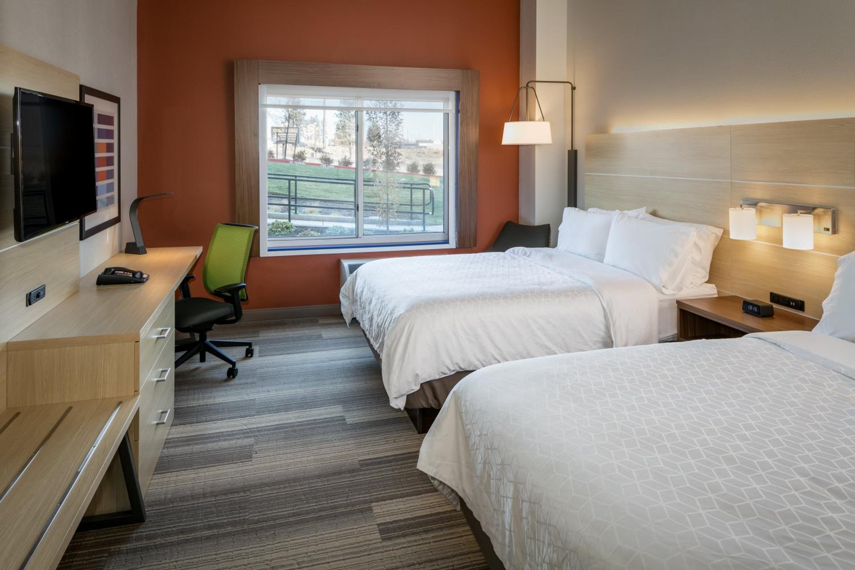 Standard Room with Two Queen Beds - Photo 1