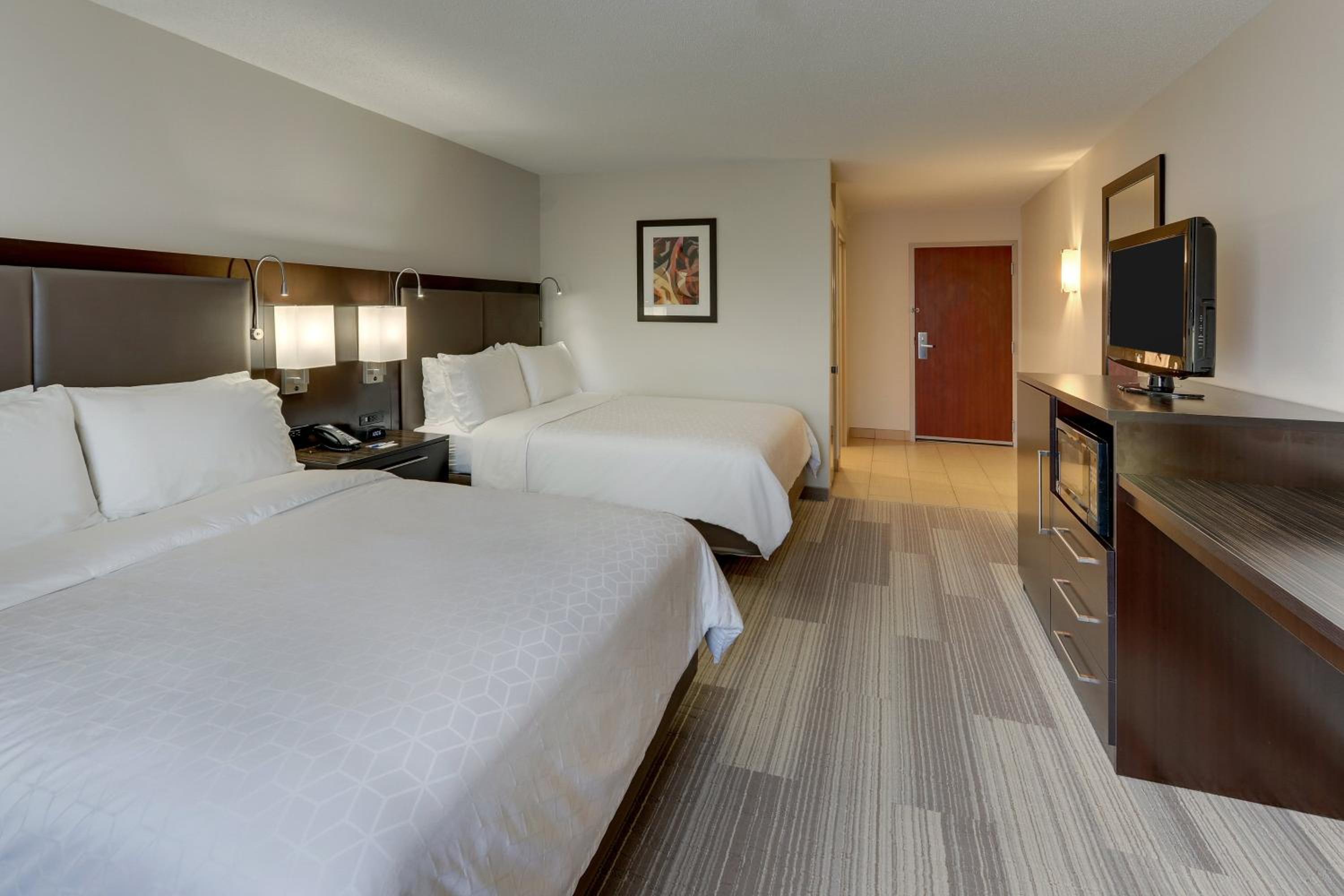Standard Queen Room with Two Queen Beds - Photo 1