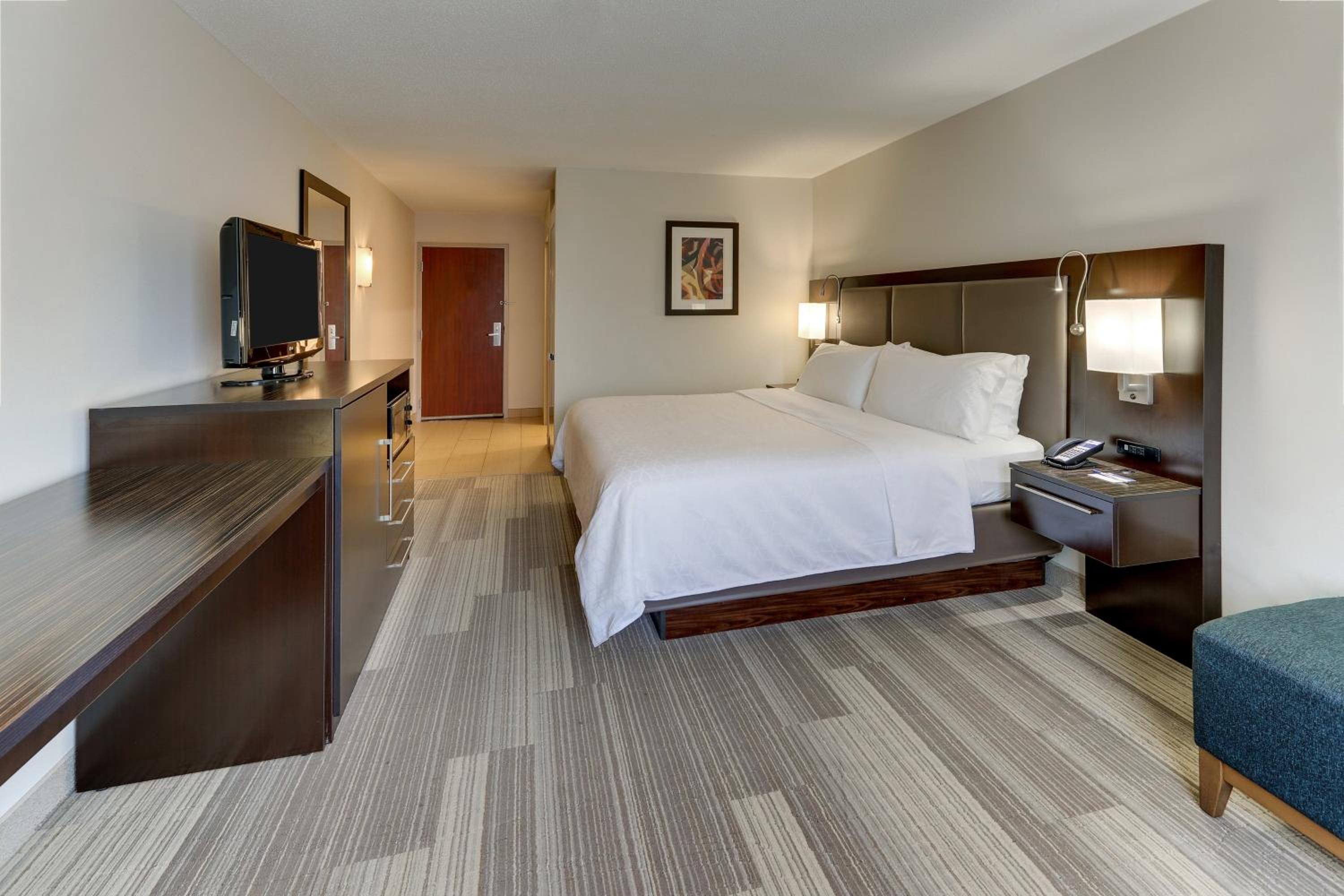 Standard King Room - Photo 4