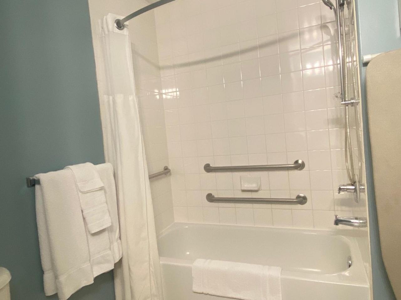 King Room - Disability Access - Photo 6