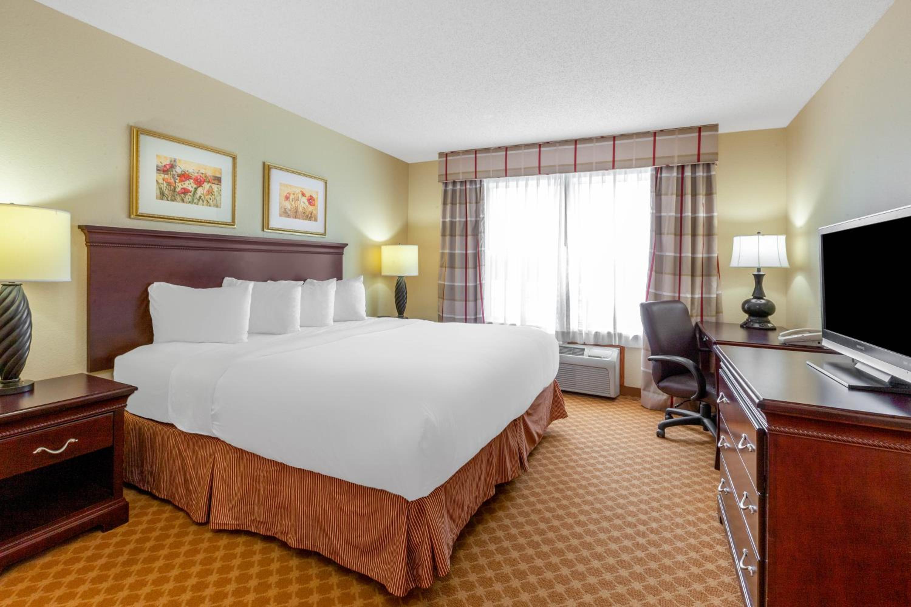 King Room - Non-Smoking - Photo 2