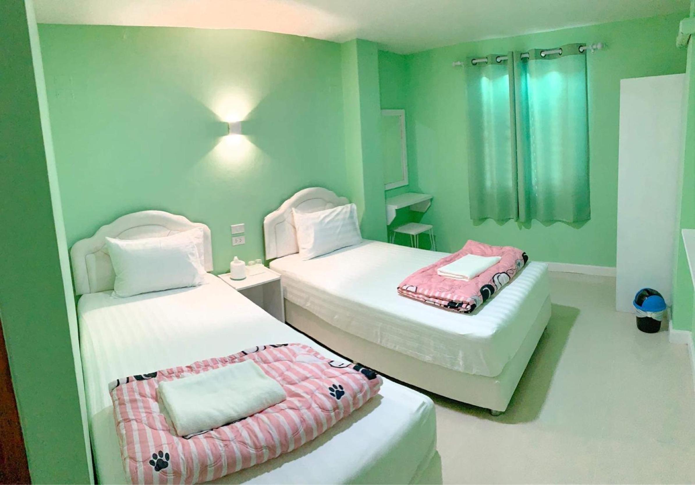 Economy Twin Room - Photo 1