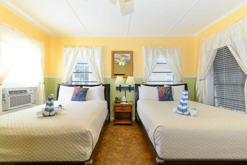 Double Room with Two Double Beds - Photo 21