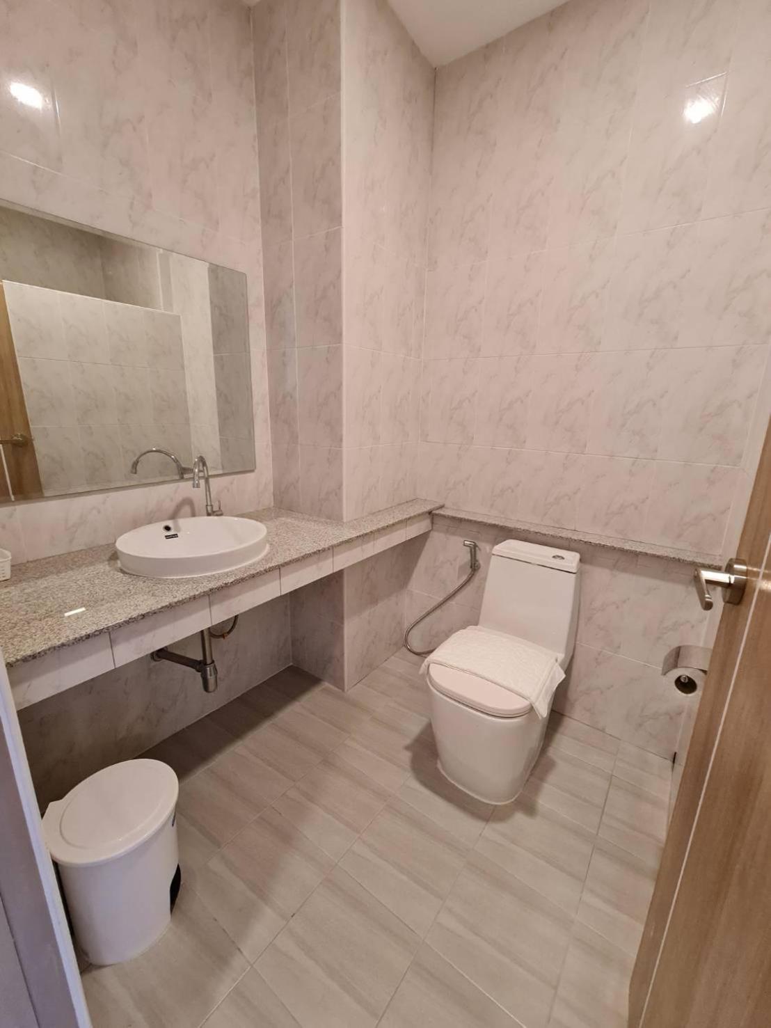 Deluxe Twin Room - Photo 29