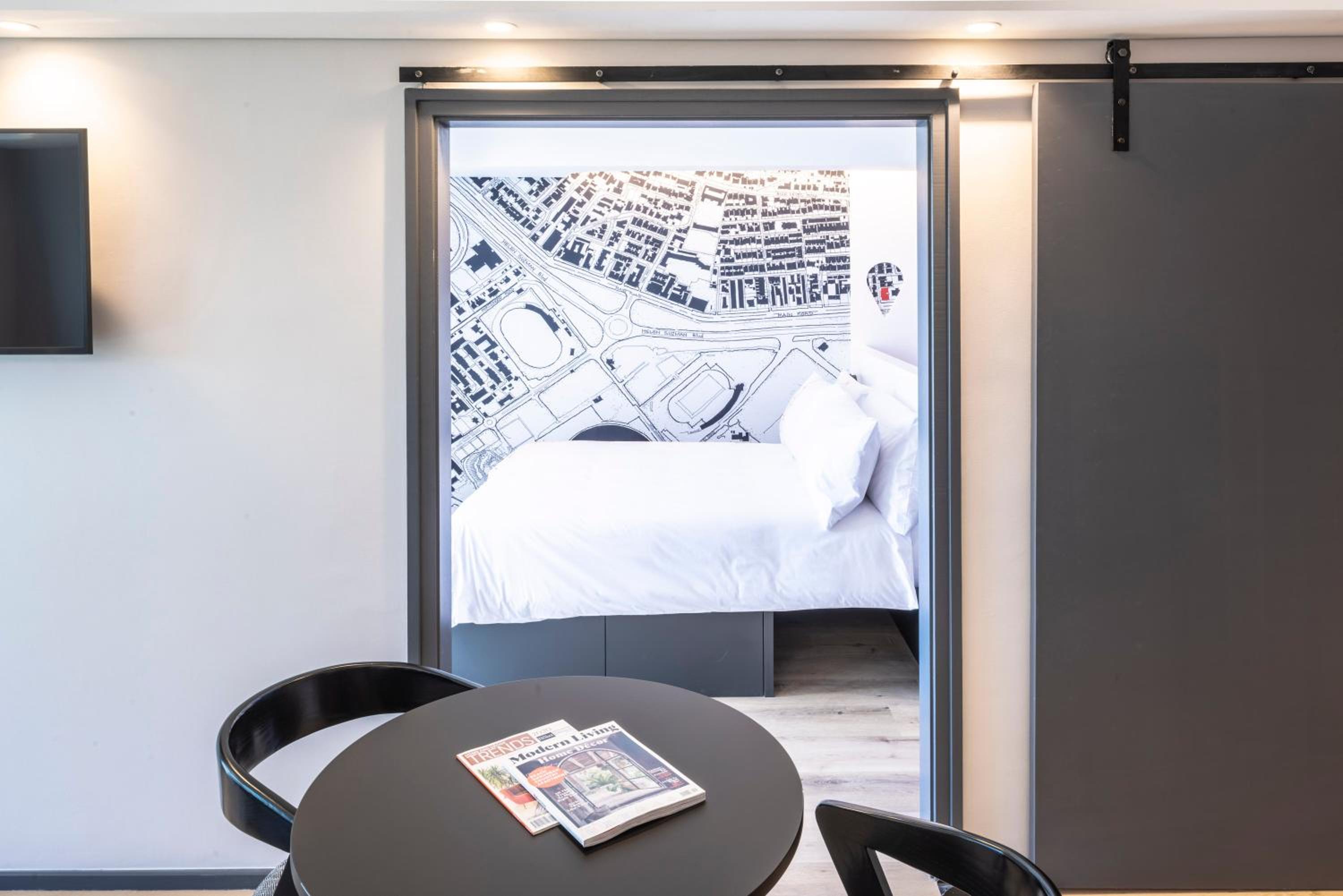 Executive Suite - Photo 17