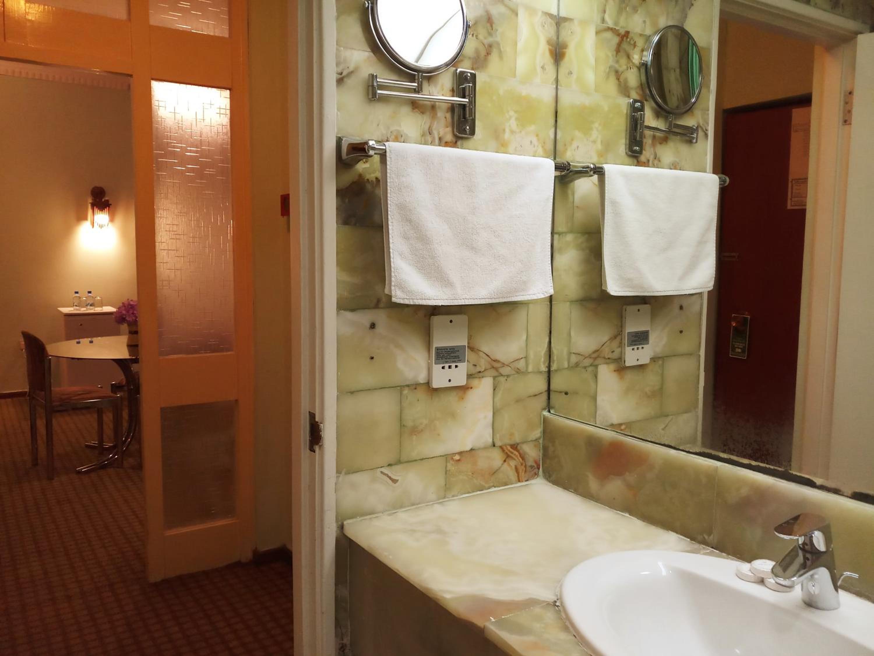 Suite - Photo 3
