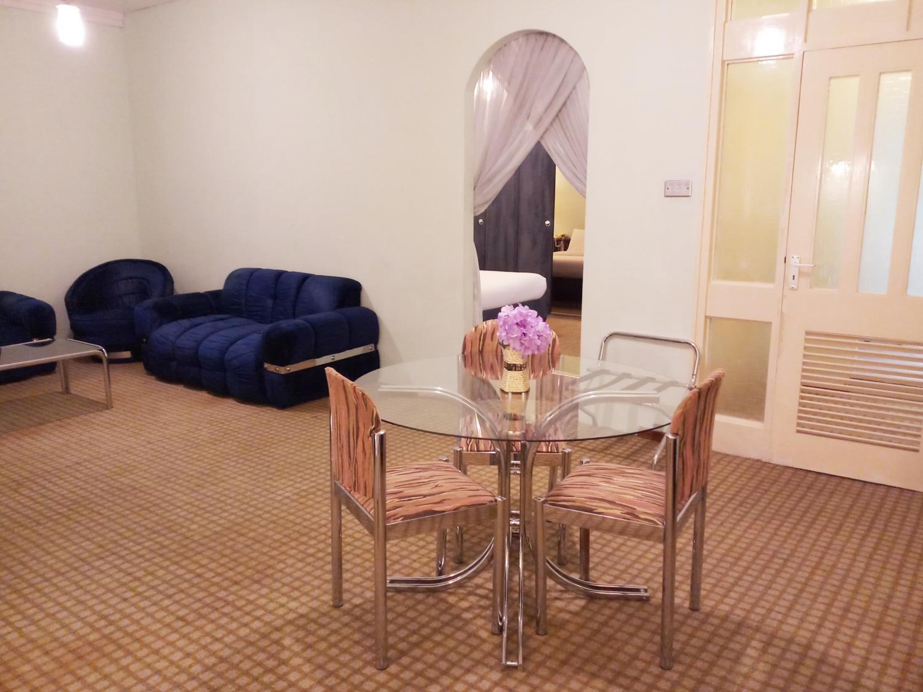 Suite - Photo 9