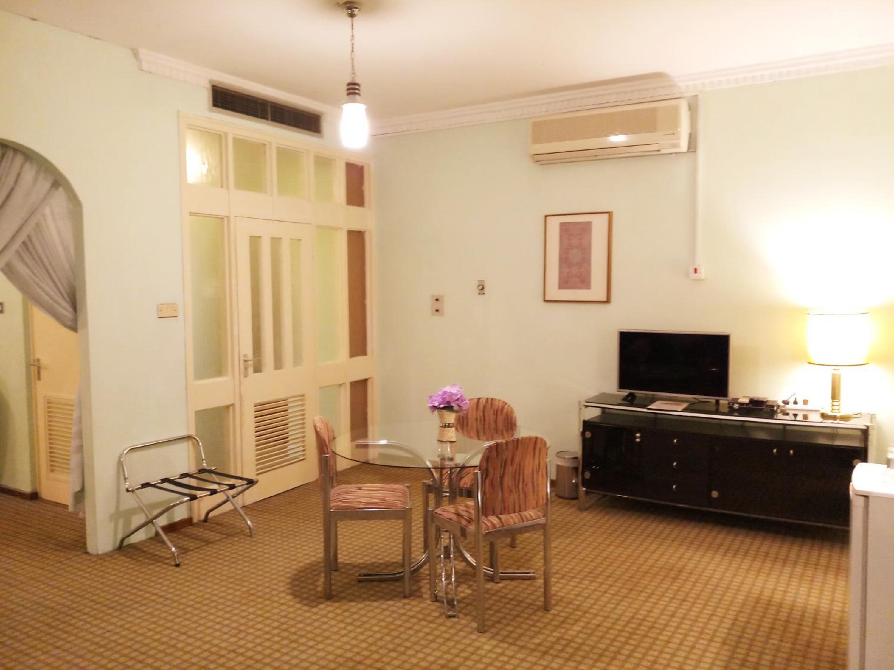 Suite - Photo 6