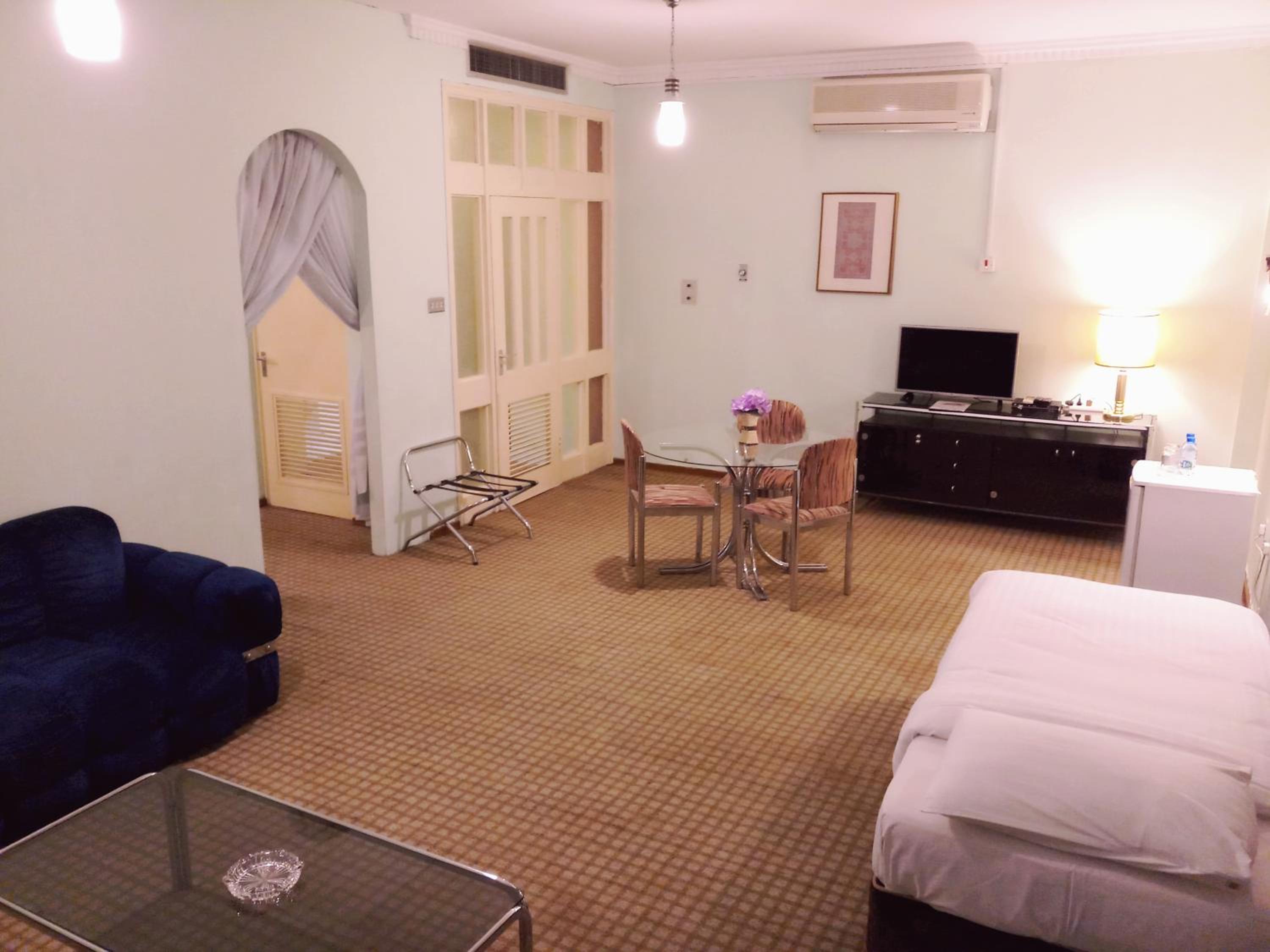 Suite - Photo 7