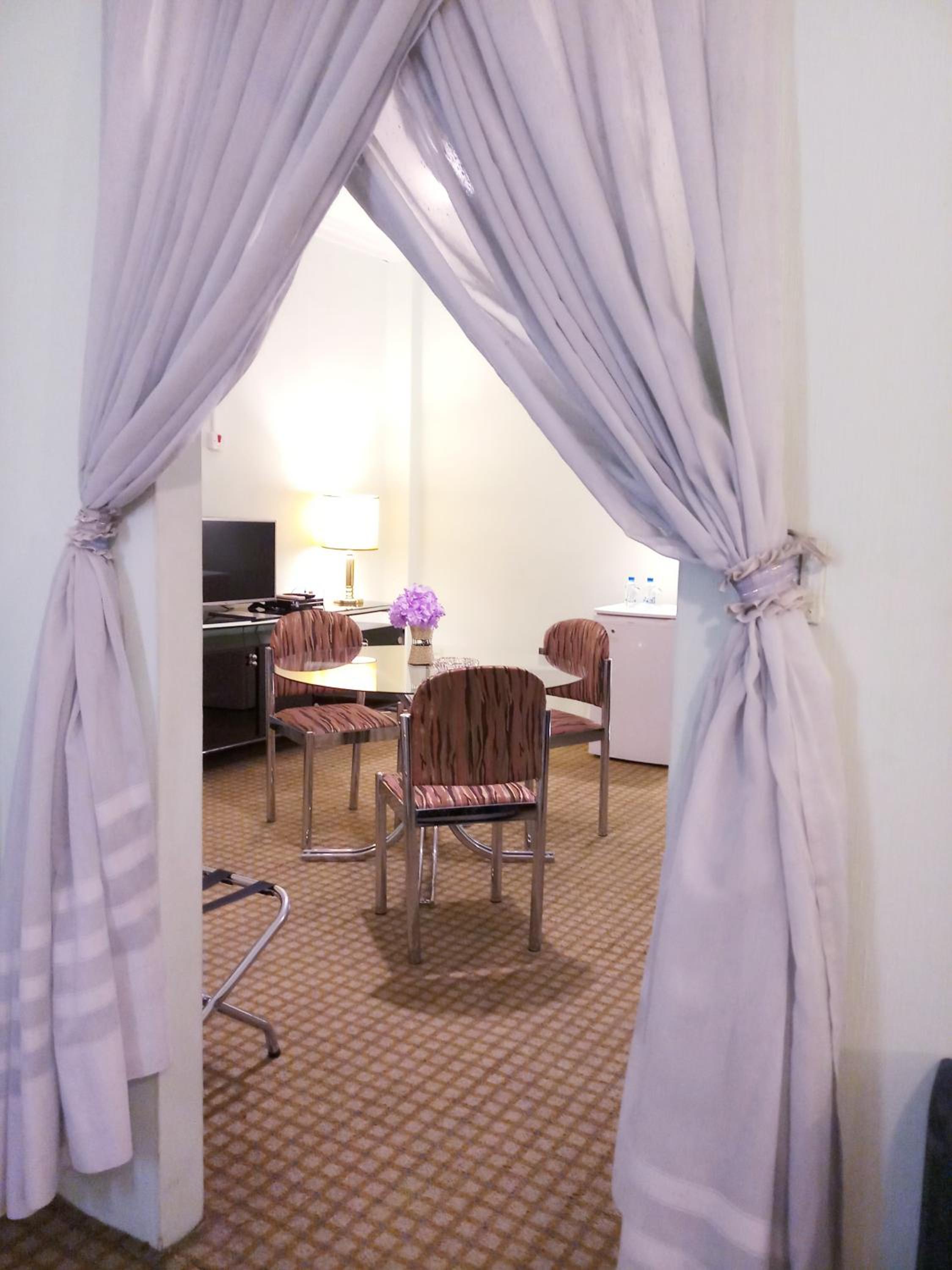 Suite - Photo 11