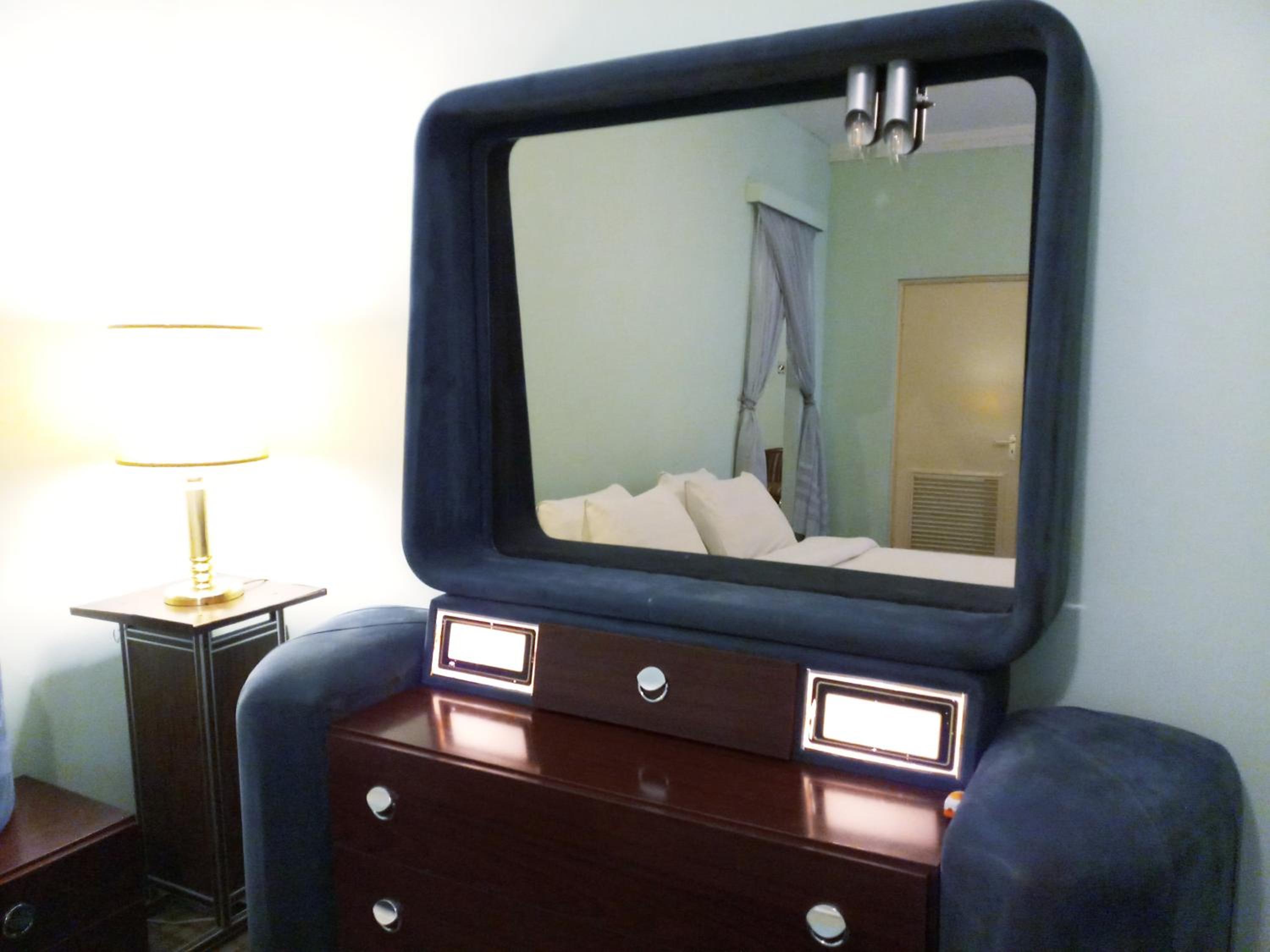 Suite - Photo 16