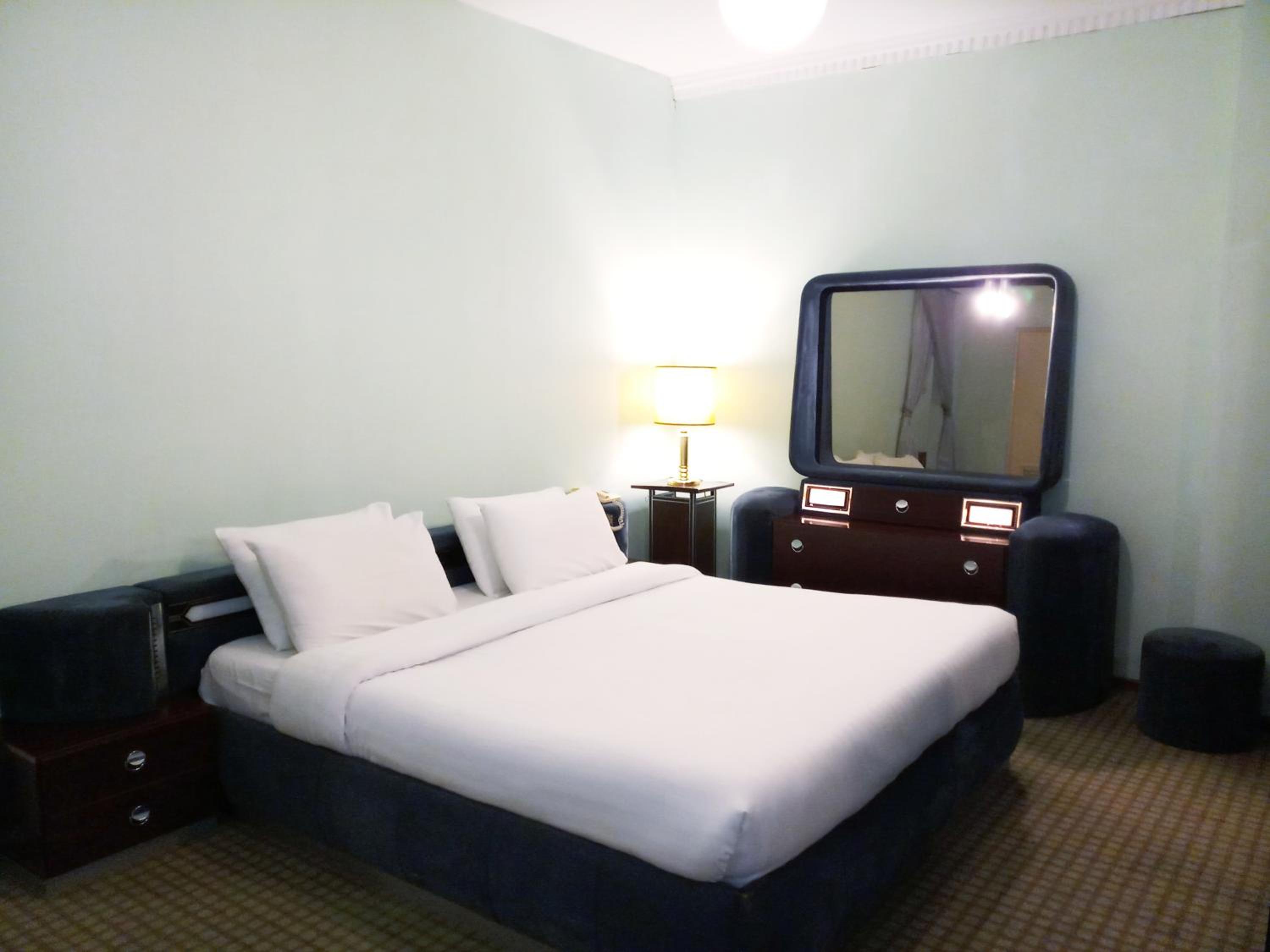 Suite - Photo 1
