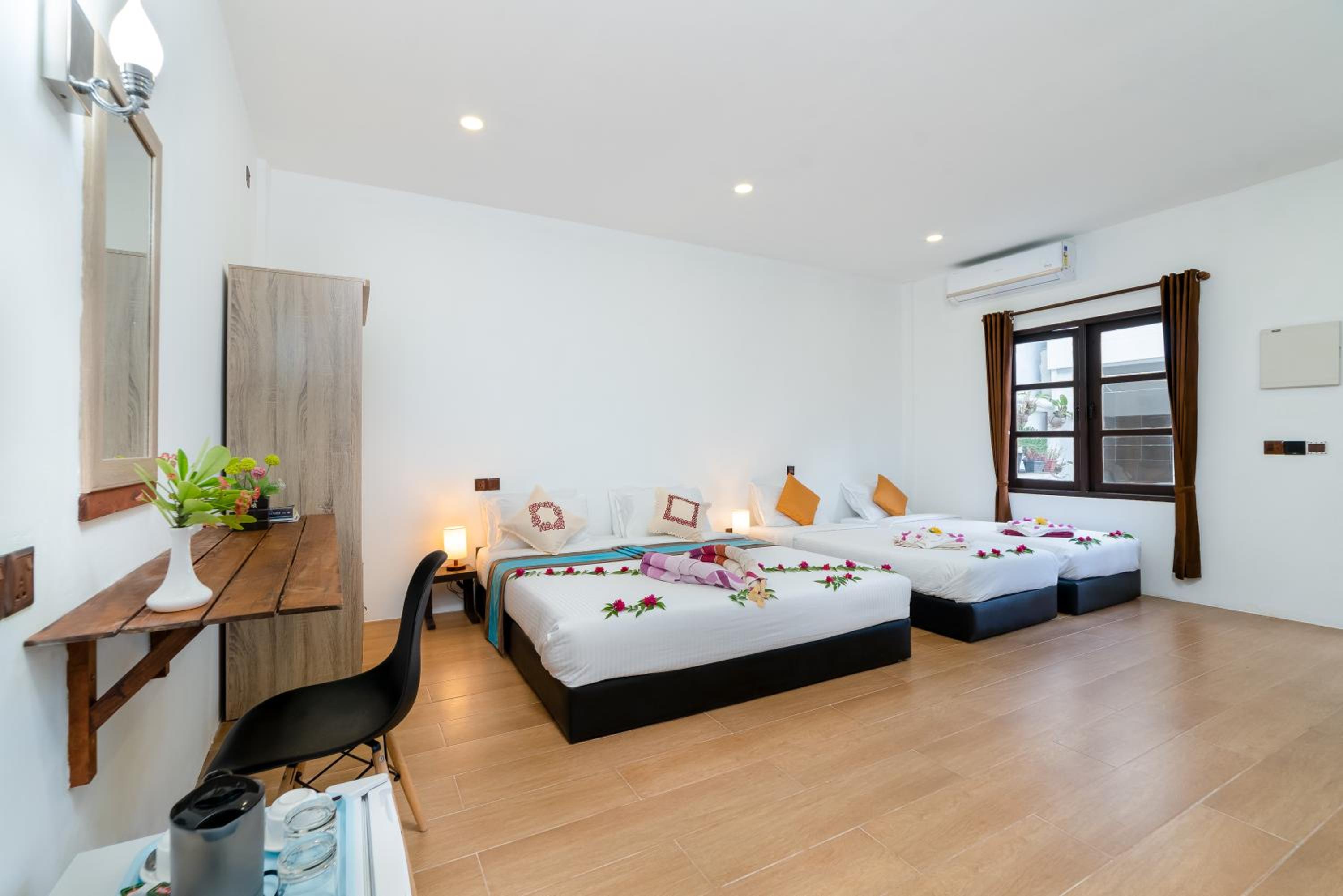 Deluxe Family Room photo 1