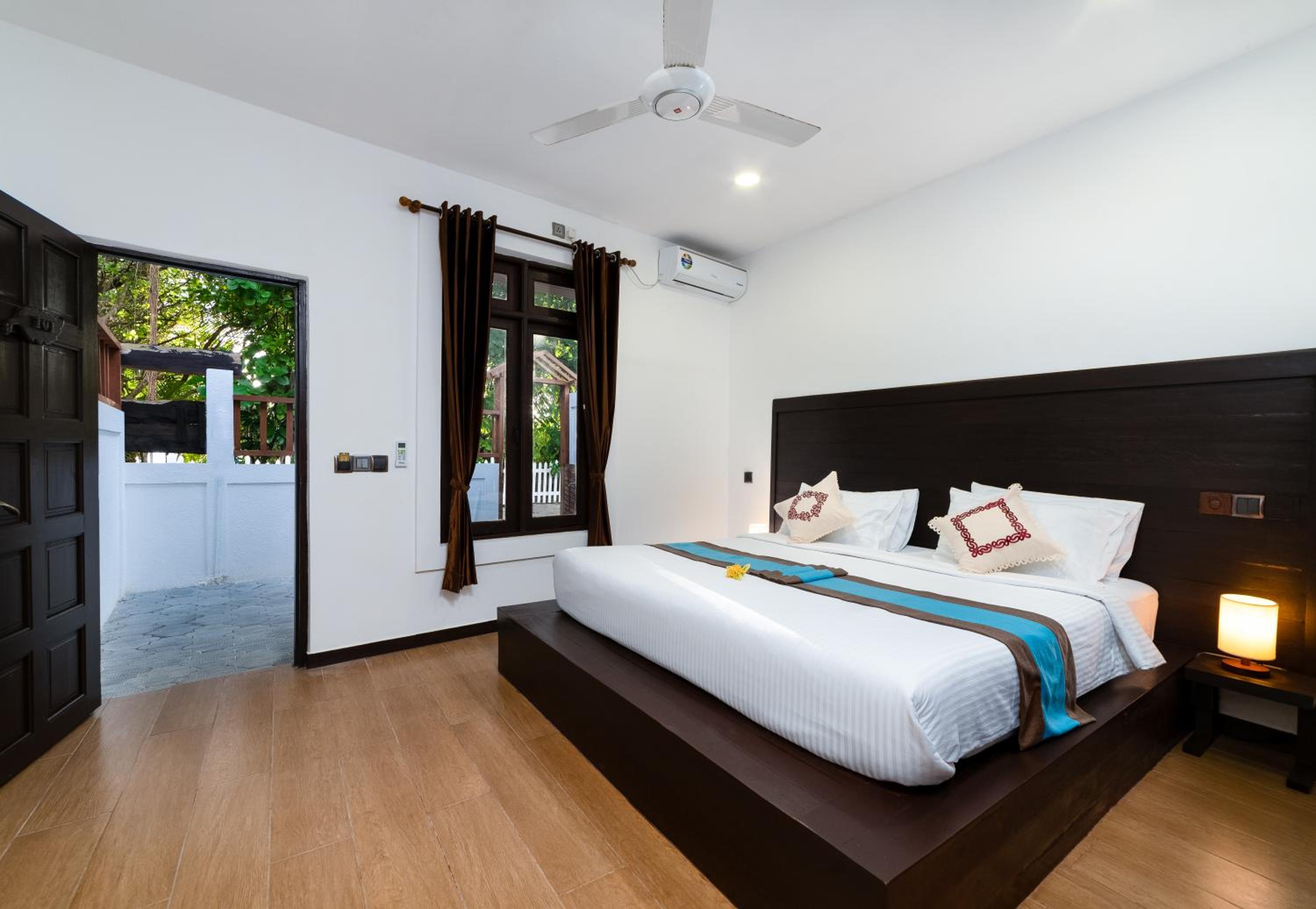 Deluxe Triple Room With Beach Access photo 1