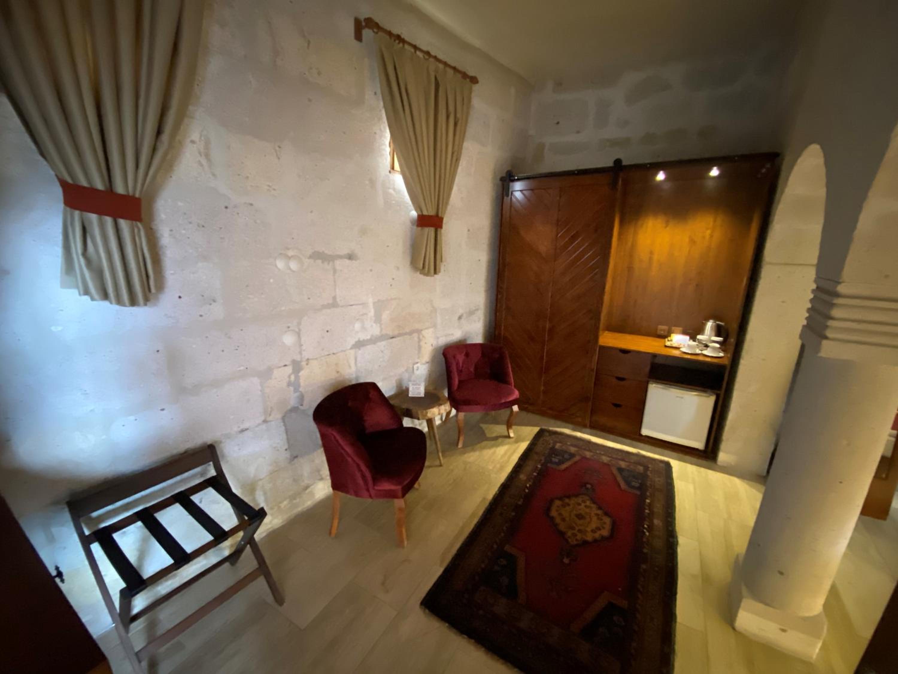 Stone Suite with Spa Bath photo 2