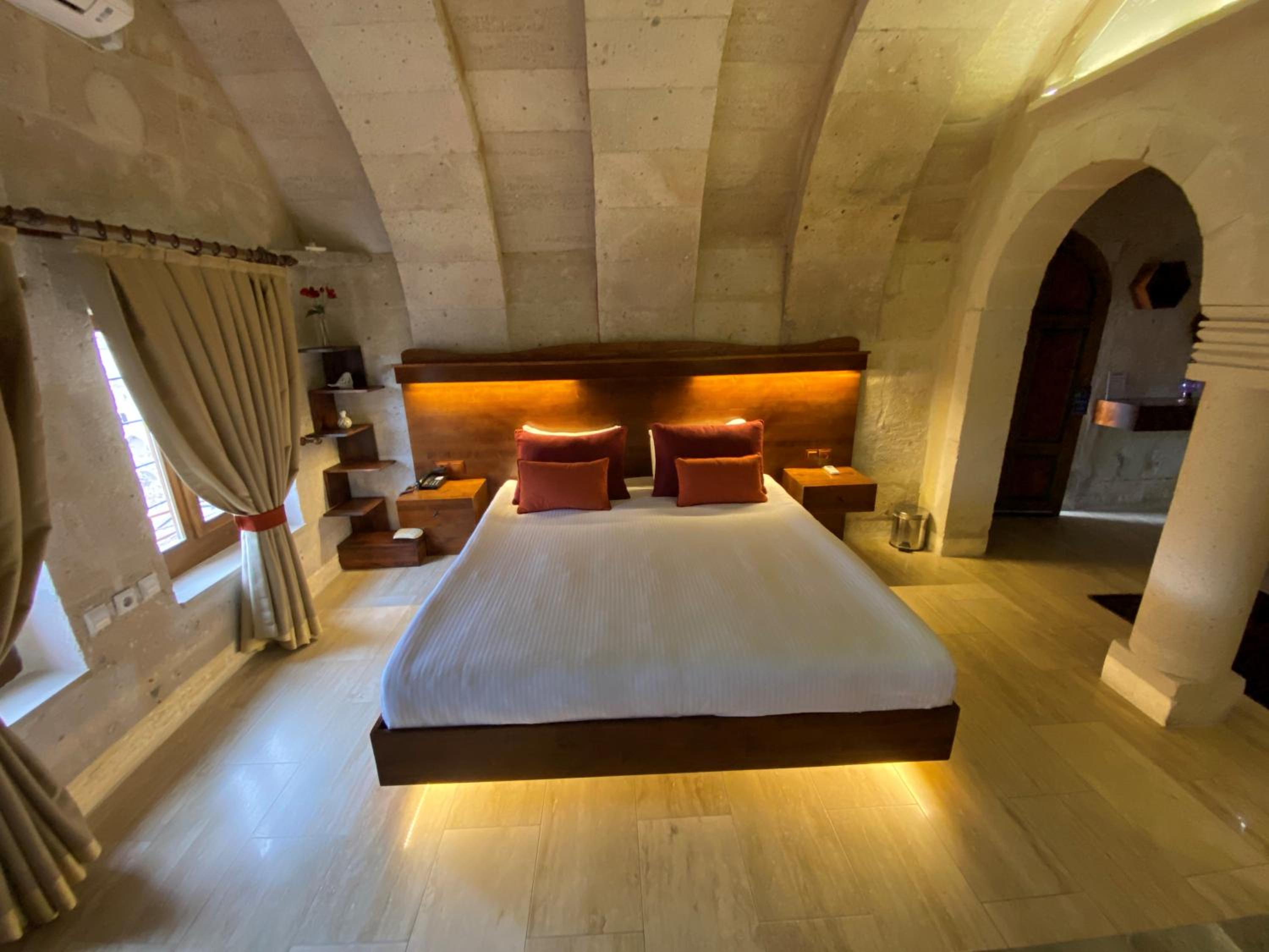 Stone Suite with Spa Bath photo 3