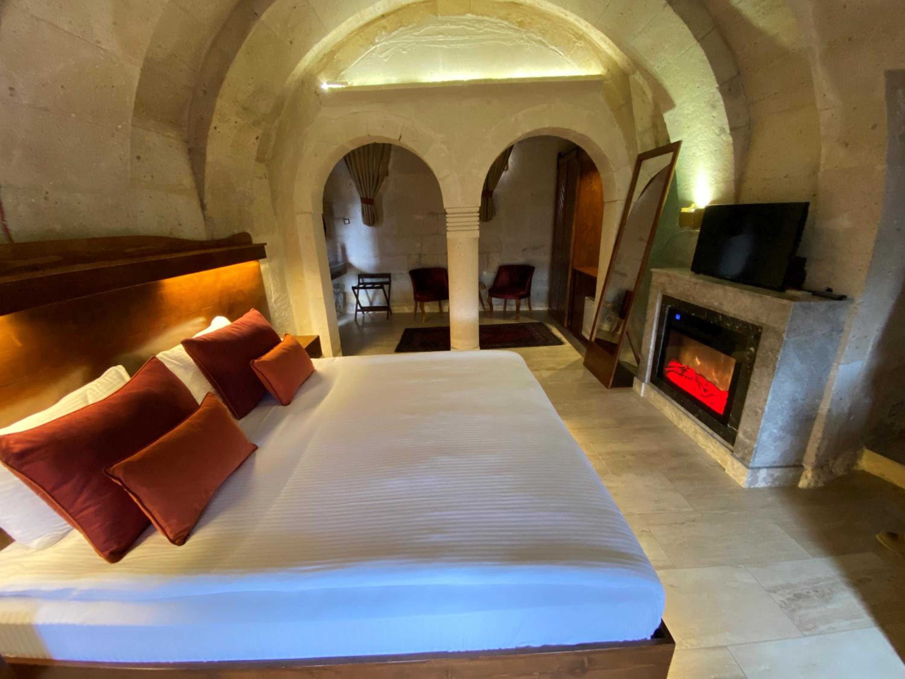 Stone Suite with Spa Bath photo 1