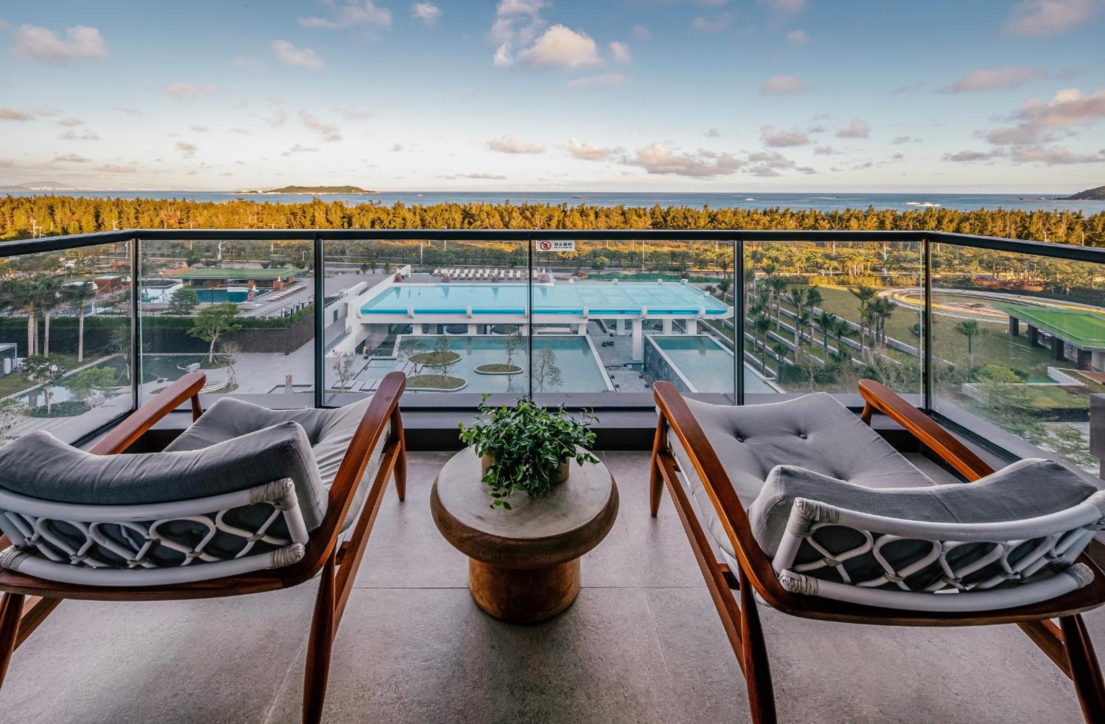 Ocean Pool View Suite