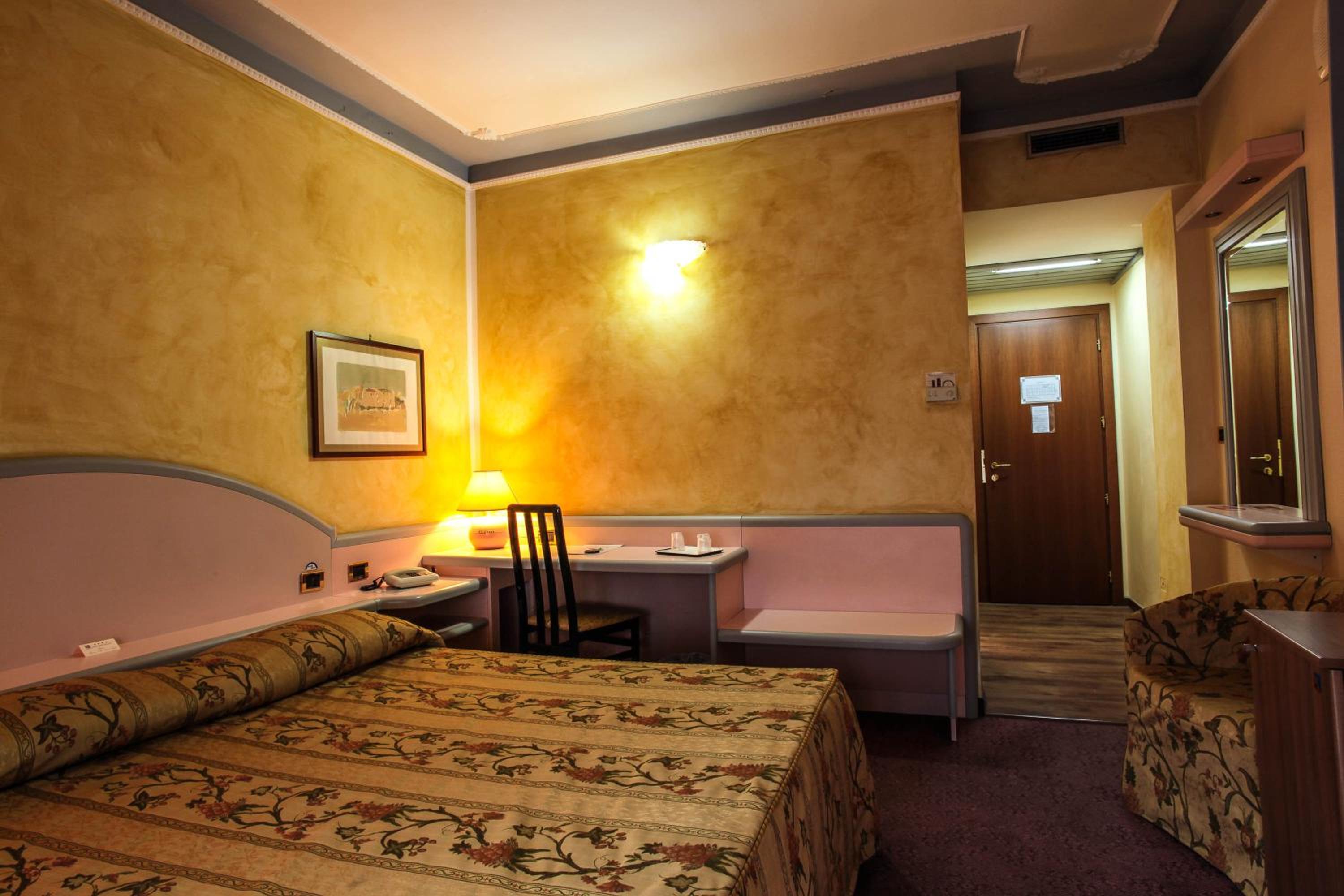 Single Room photo 3
