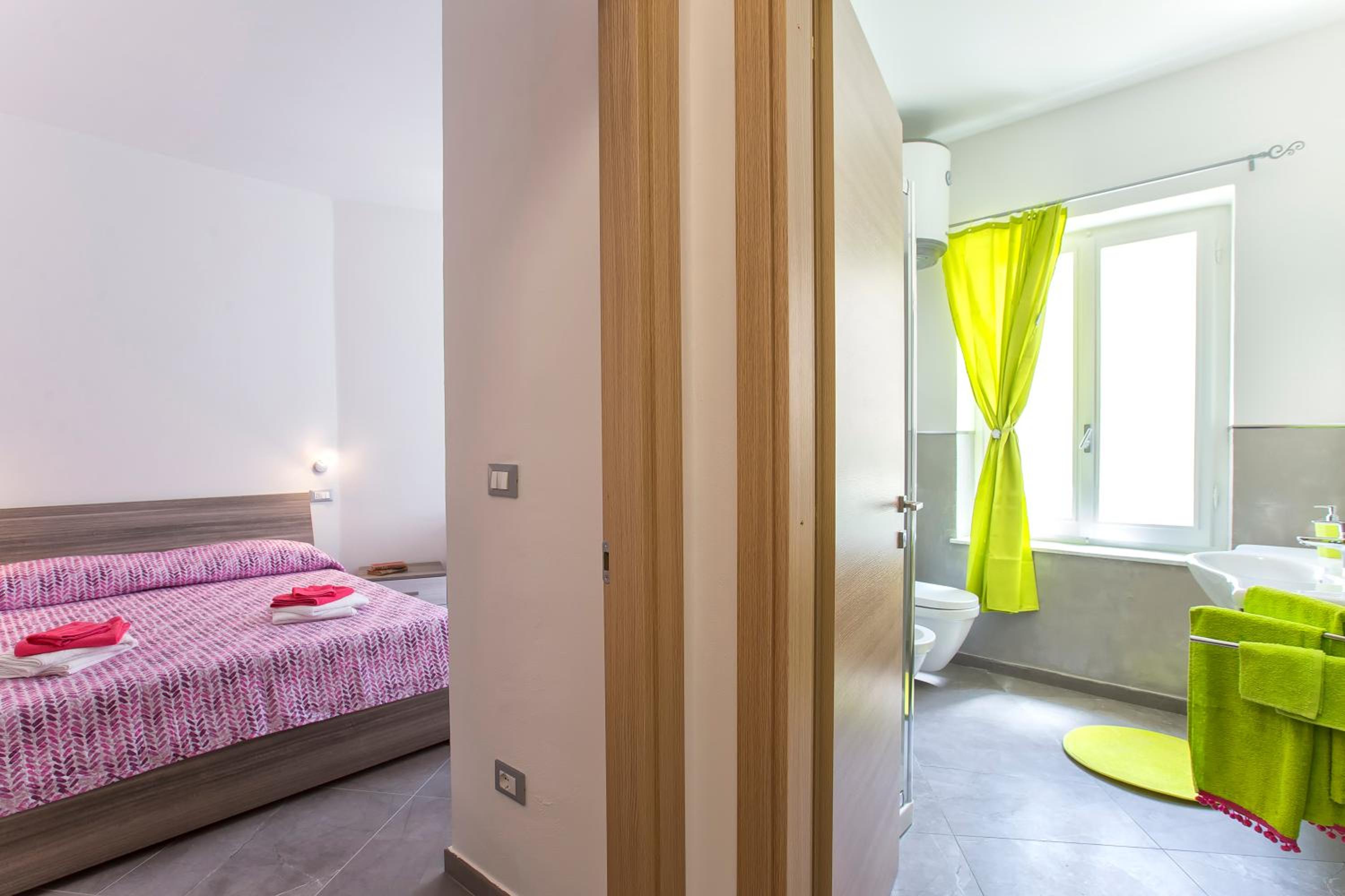 Double Room with Private Bathroom - Photo 1