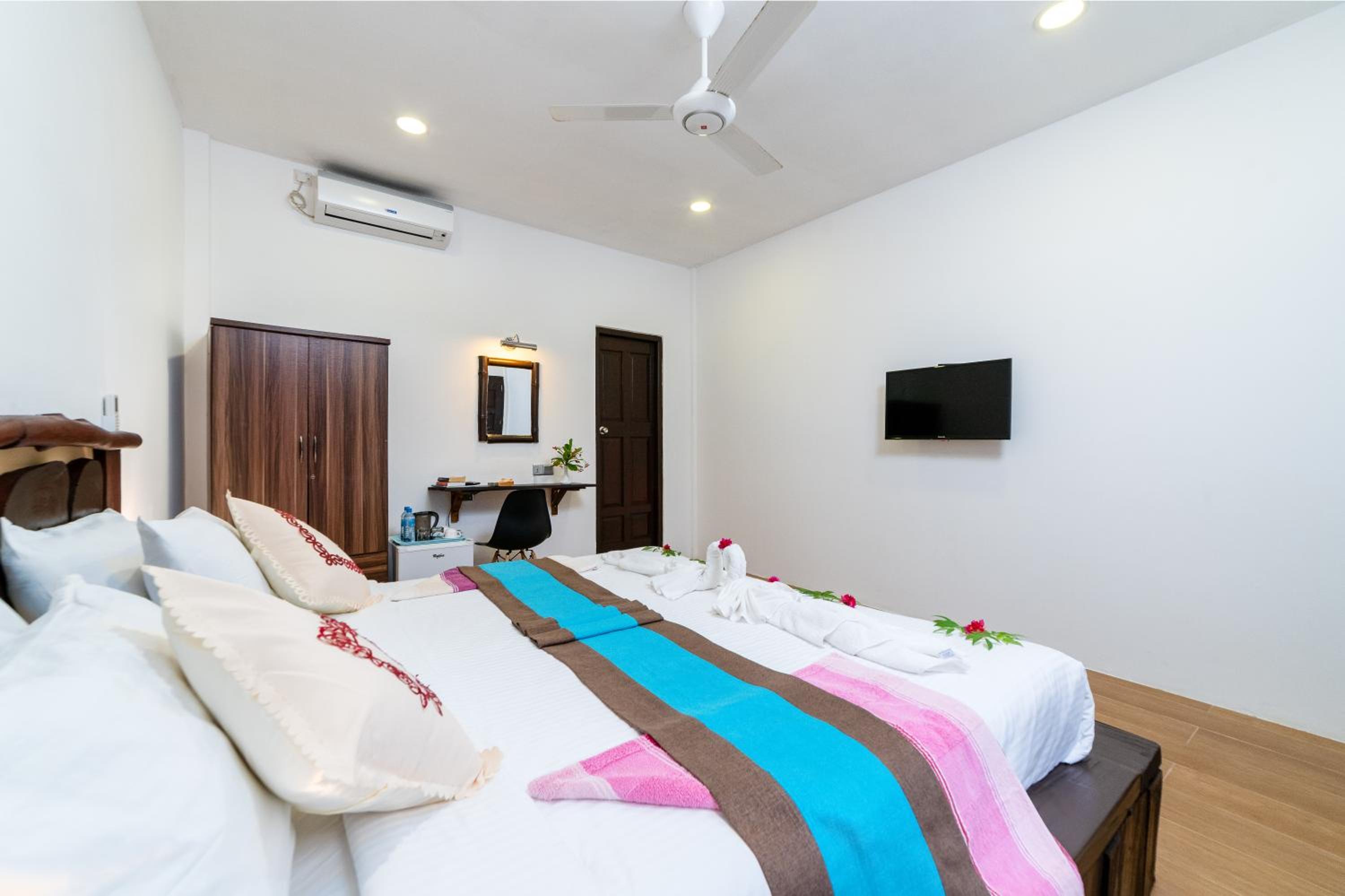 Deluxe Double Room With Garden View photo 2