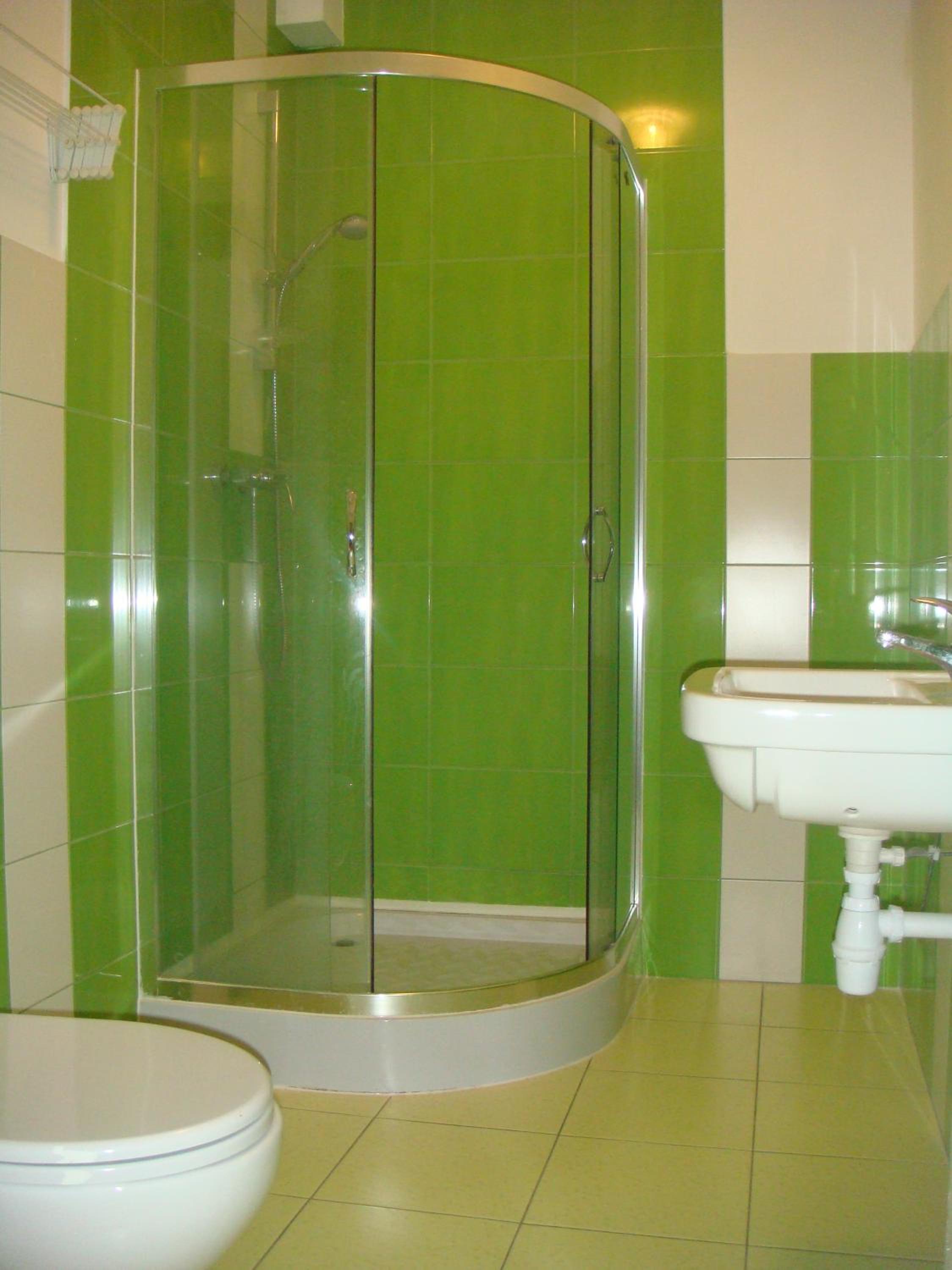 Quadruple Room with Private Bathroom - Photo 4