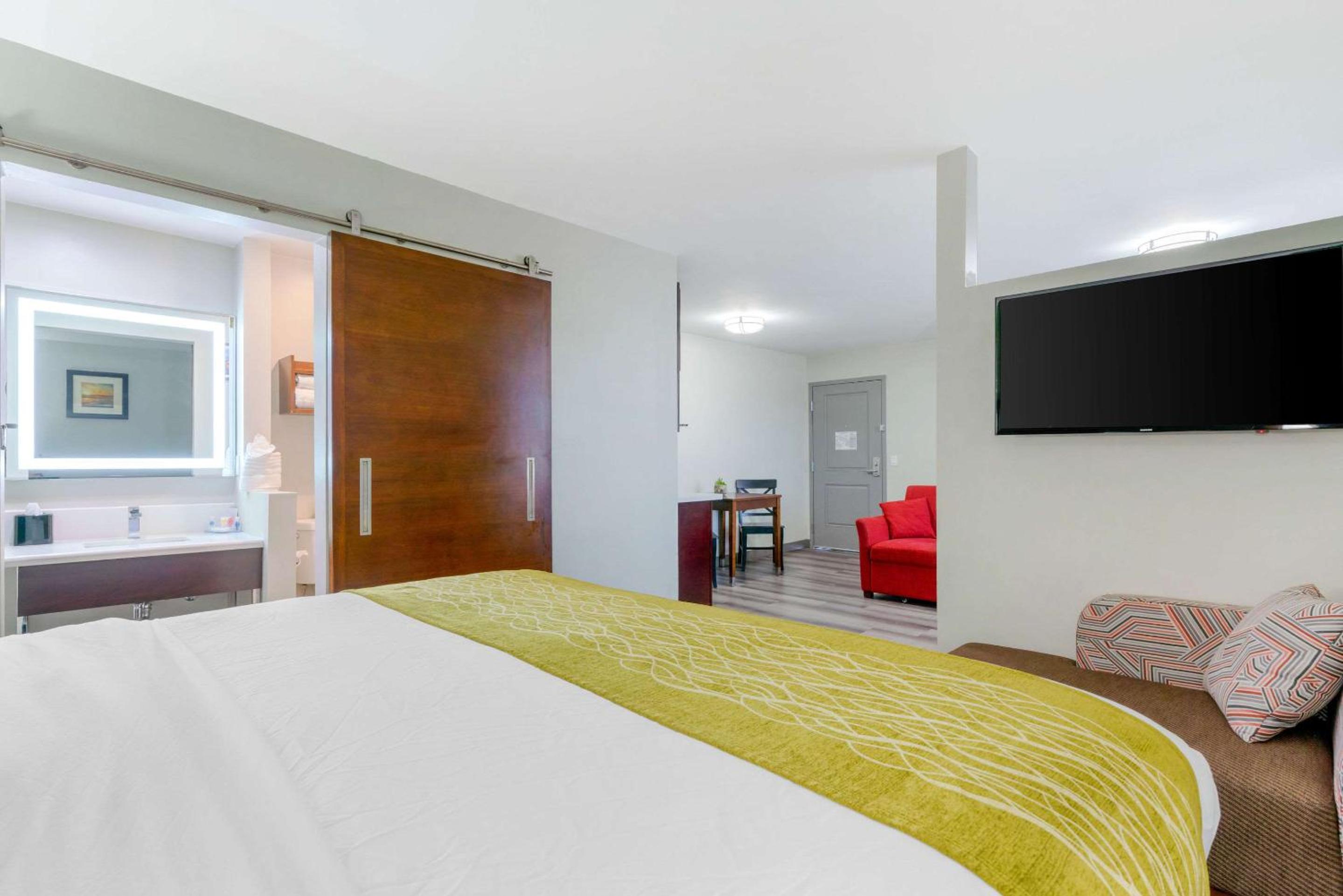 King Suite - Non Smoking photo 2