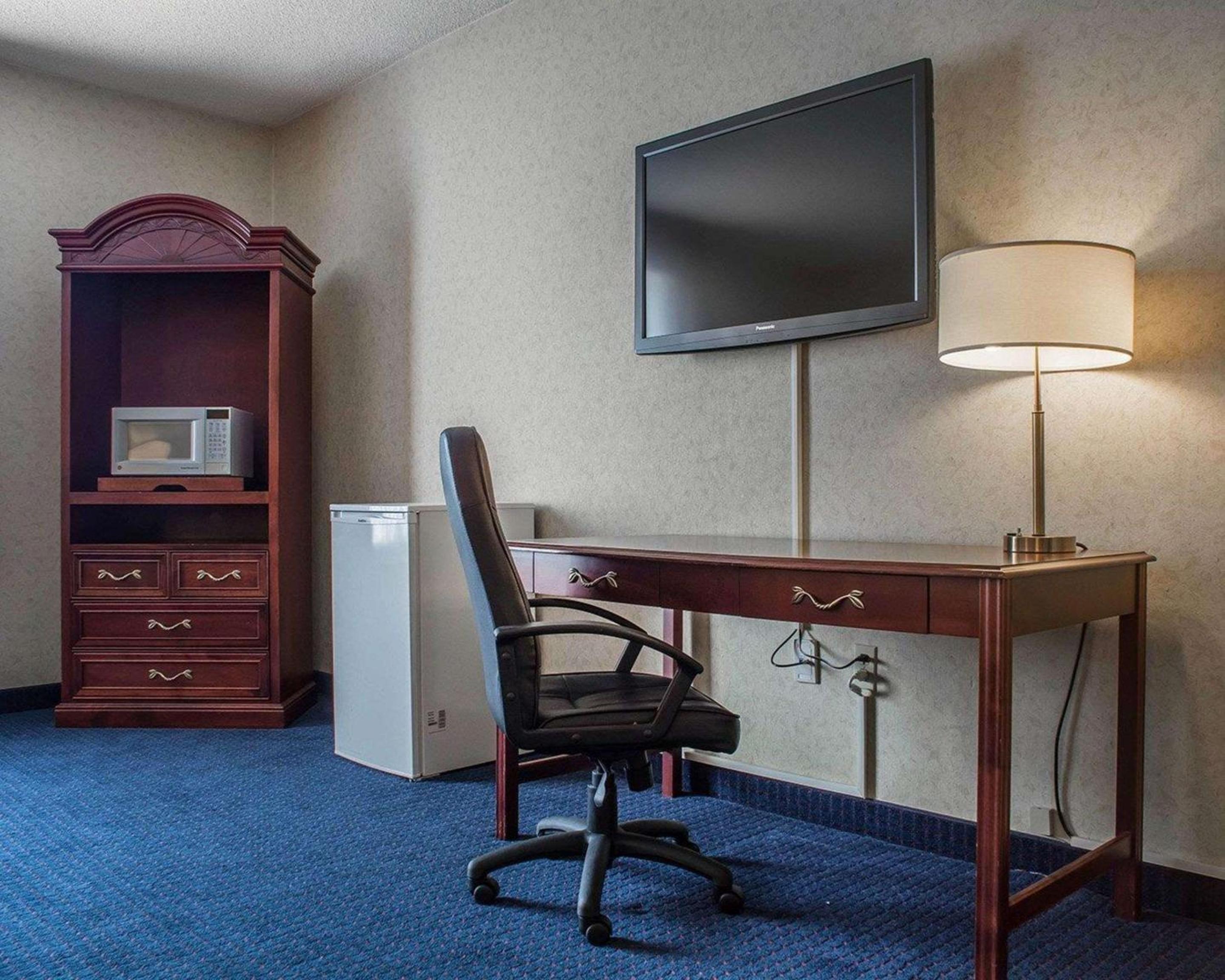 Business Suite - Non-Smoking photo 1
