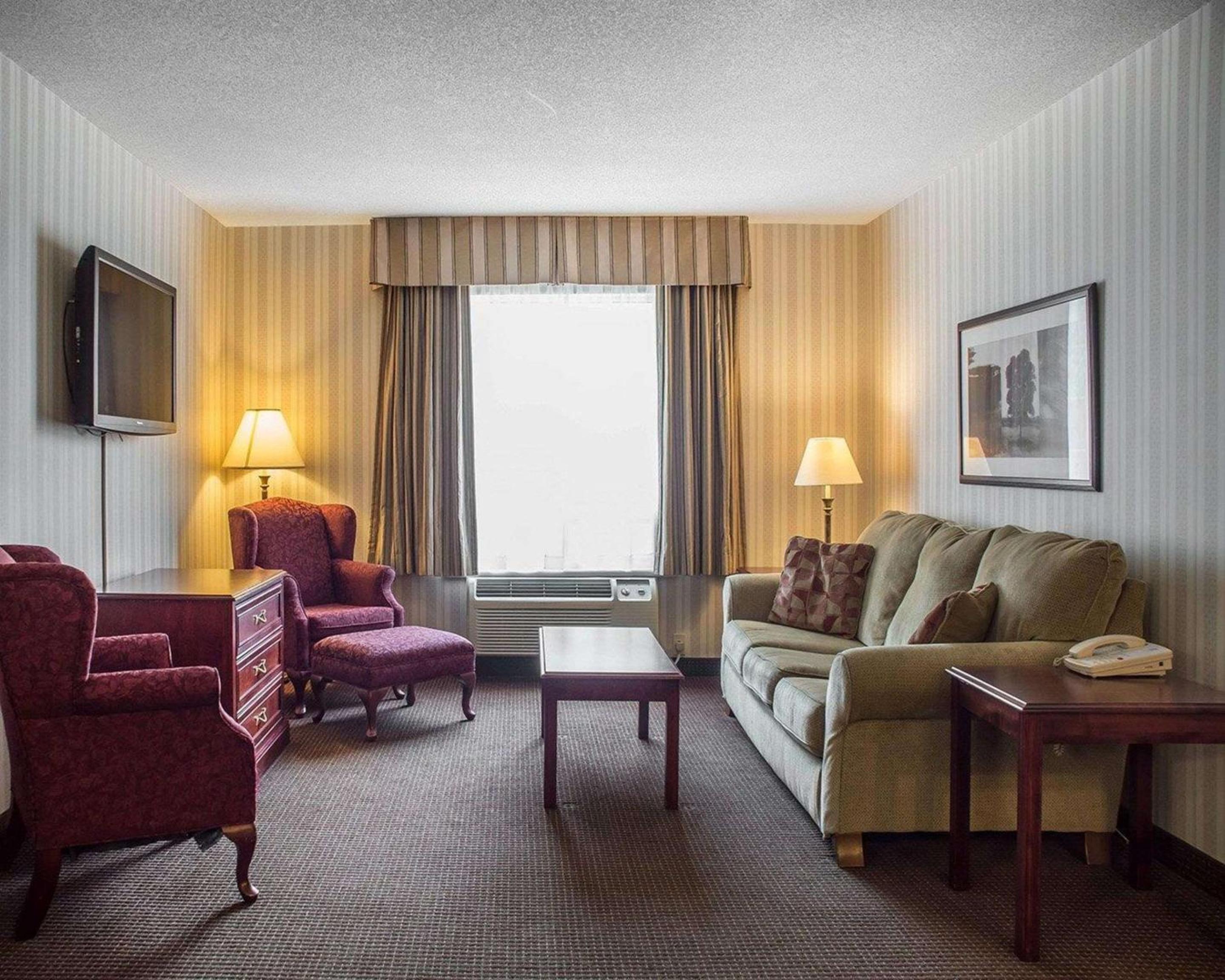 Business King Suite - Non-Smoking photo 3