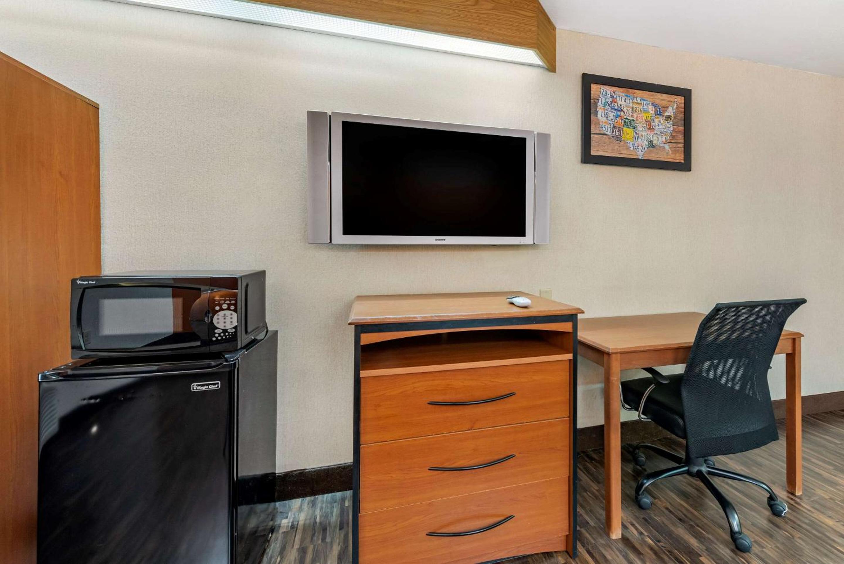 King Room - Non-Smoking - Photo 1