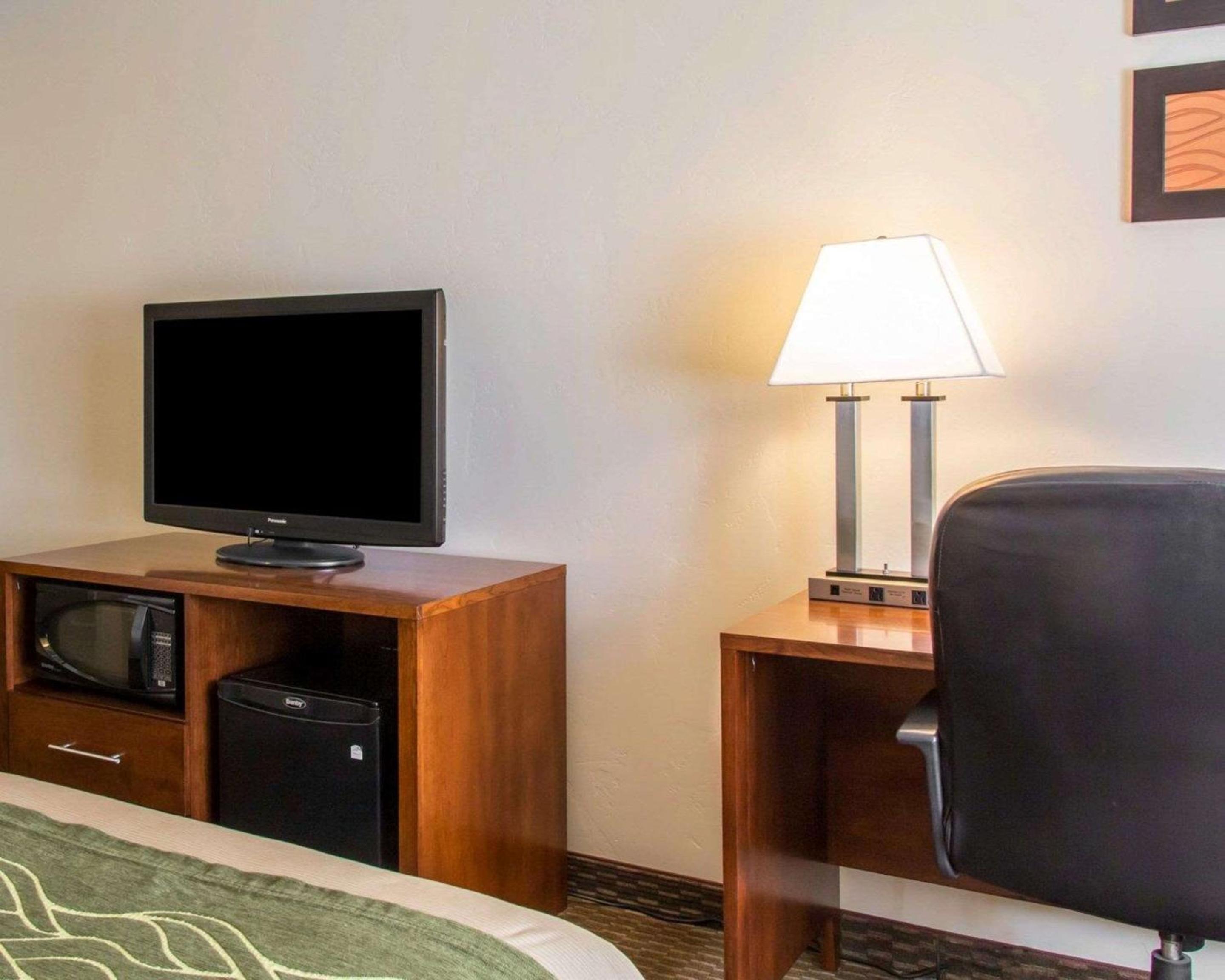 King Room - Non-Smoking photo 3
