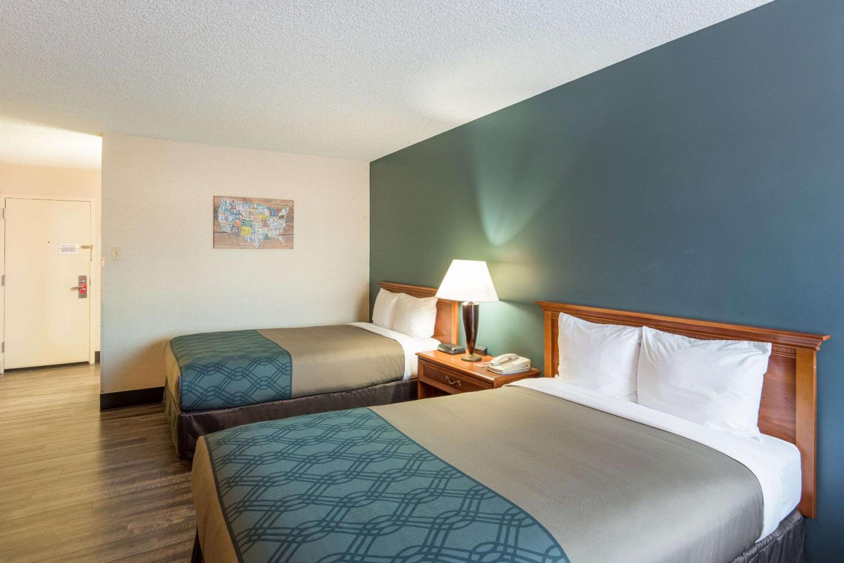 Double Room with Two Double Beds - Non-Smoking - Photo 5